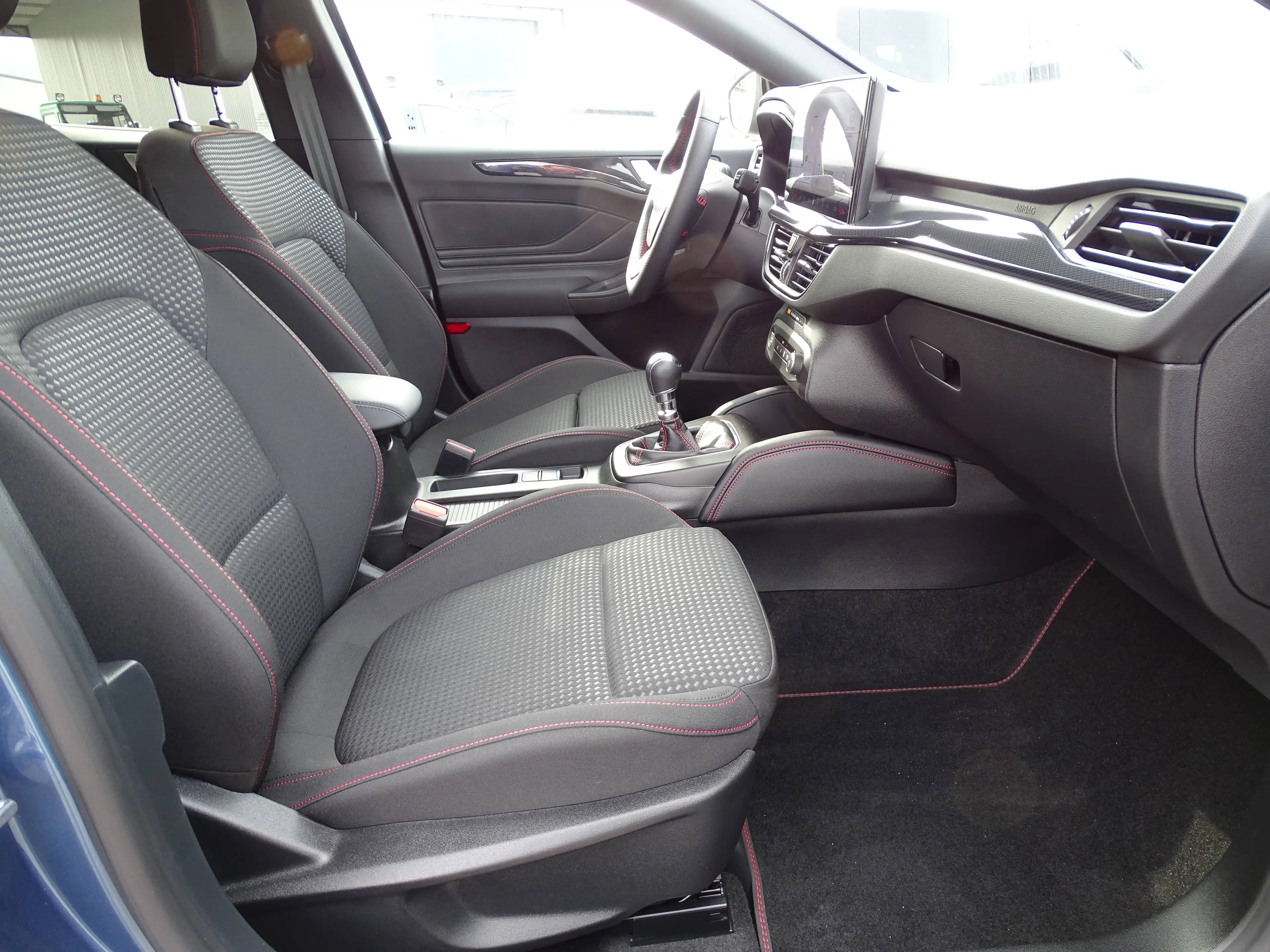 Ford Focus ST-Line X Turnier — photo 9
