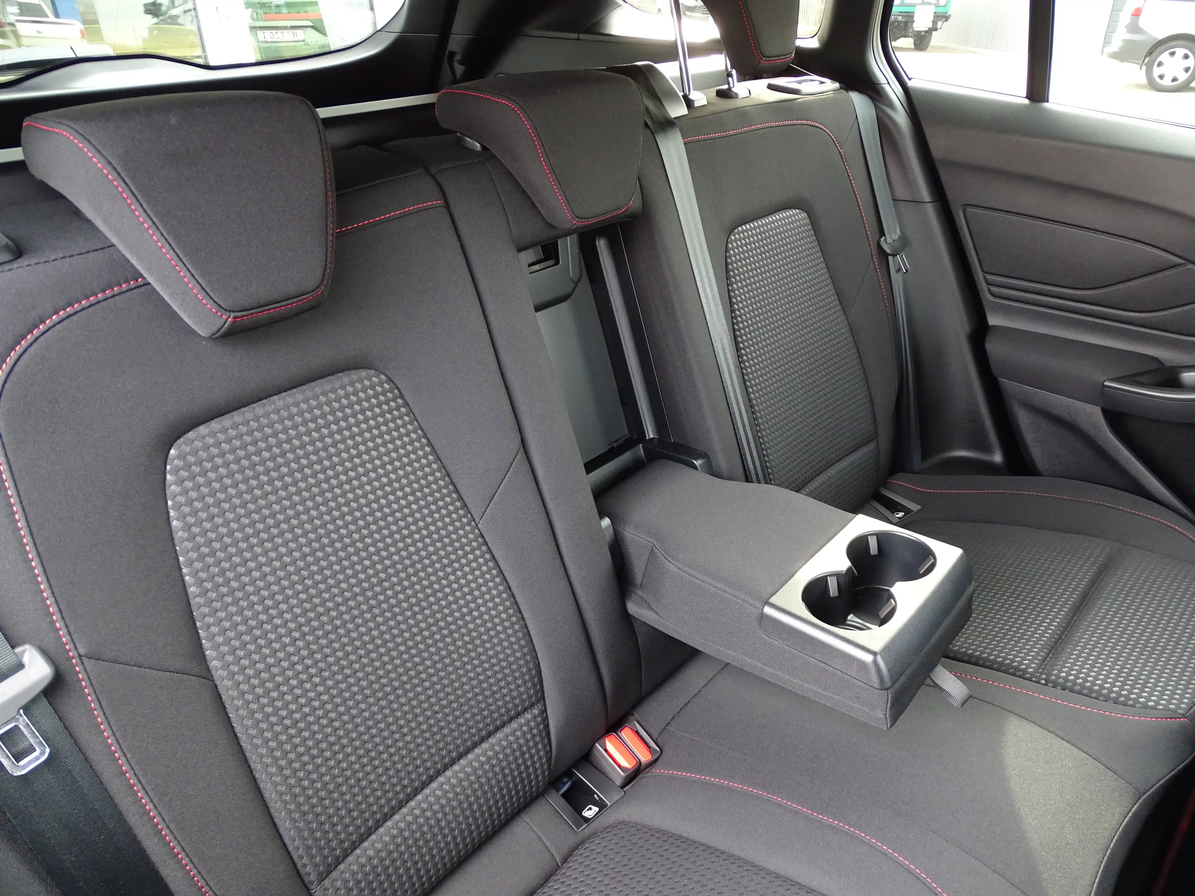 Ford Focus ST-Line X Turnier — photo 12