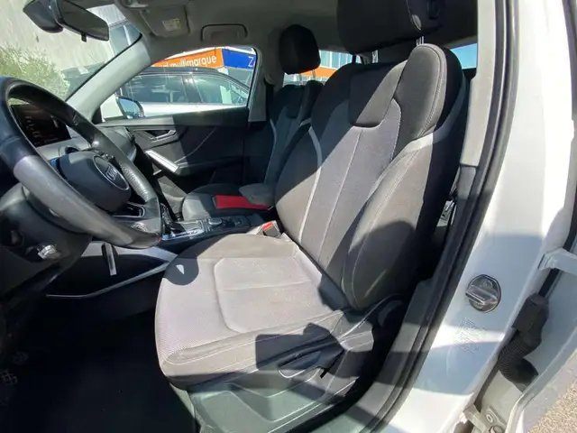 Audi Q2 view 5
