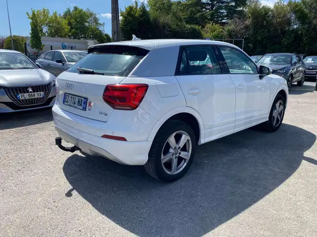 Audi Q2 view 4