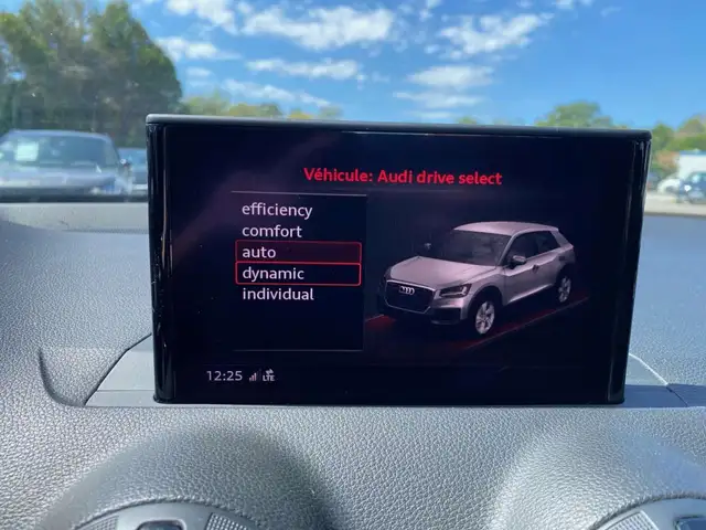 Audi Q2 view 13
