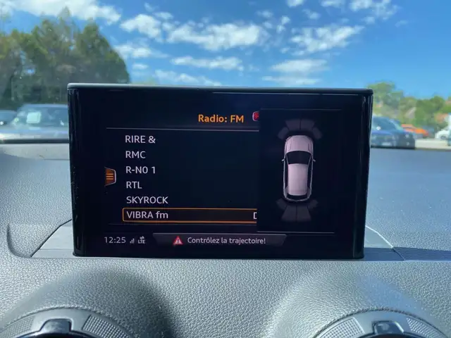 Audi Q2 view 10