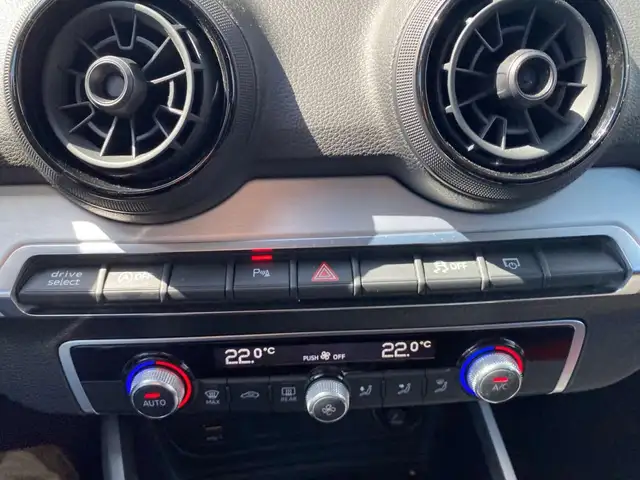 Audi Q2 view 15