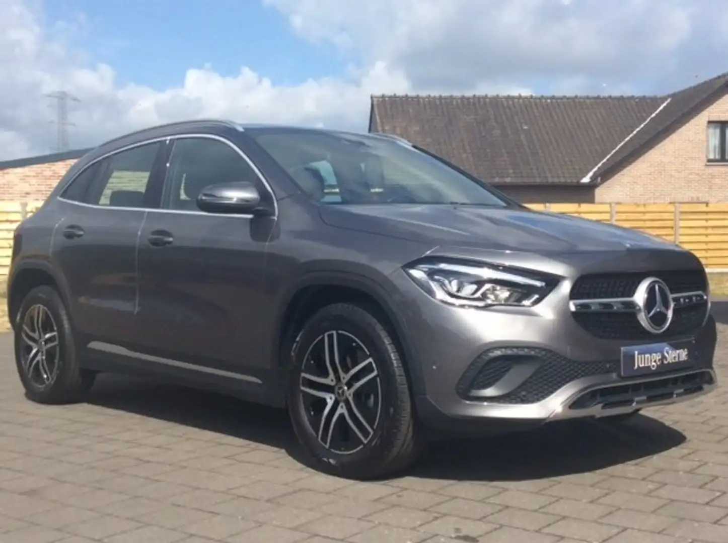 Mercedes-Benz GLA 180 Elektr. koffer*Camera*LED*Verwarmde zetels voor Gris - 1
