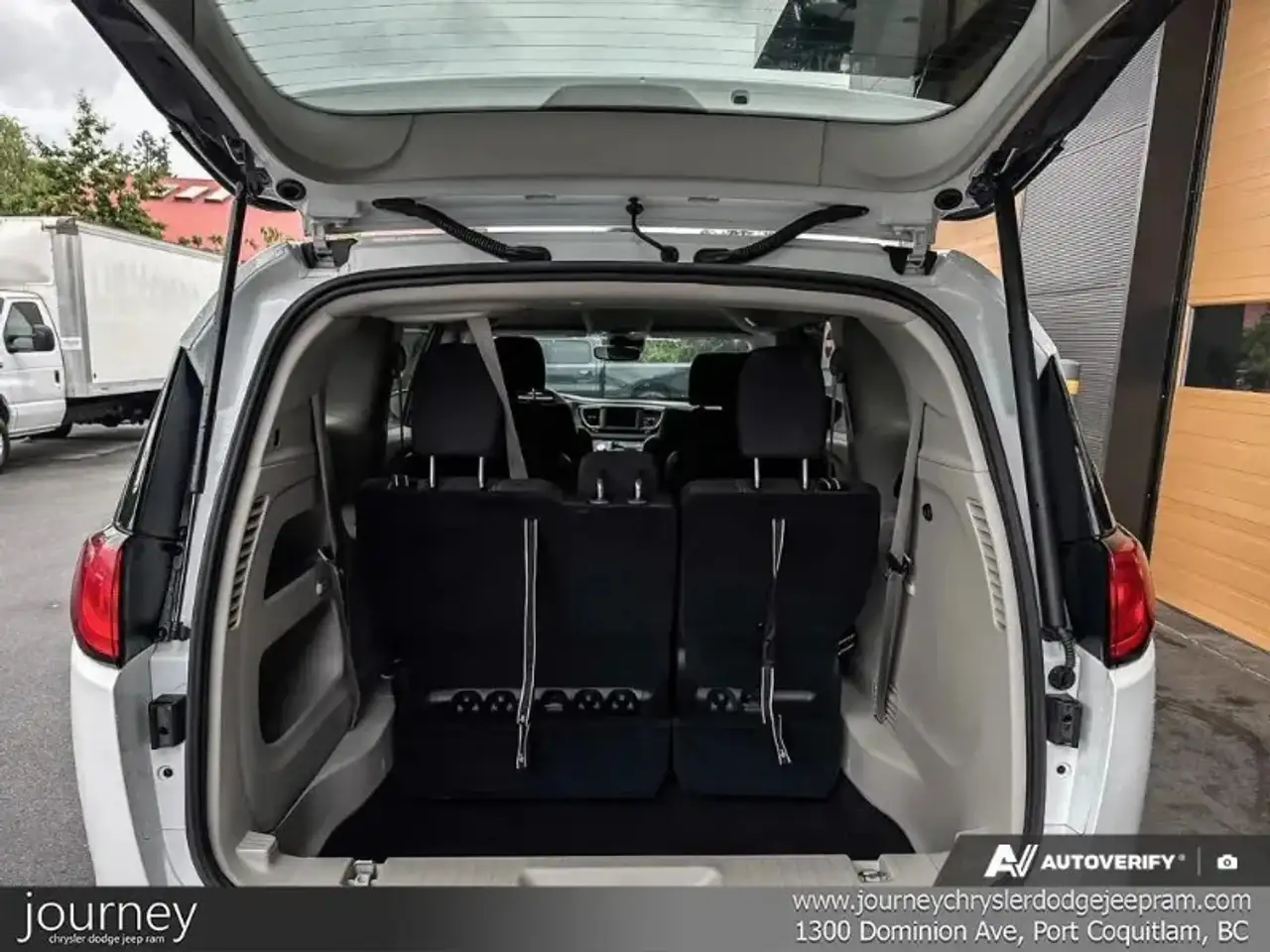 Chrysler Grand Caravan снимка Chrysler Grand Caravan