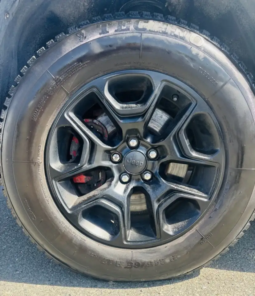 Jeep Cherokee снимка Jeep Cherokee