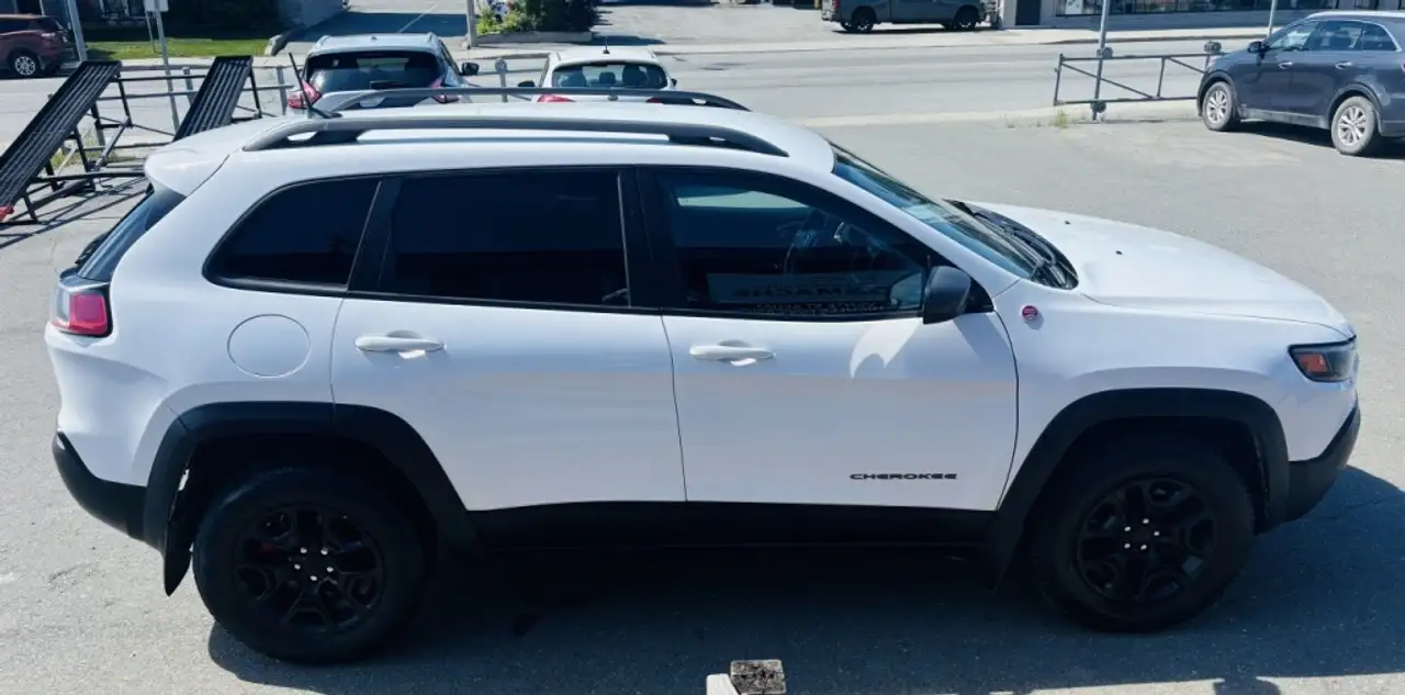 Jeep Cherokee снимка Jeep Cherokee