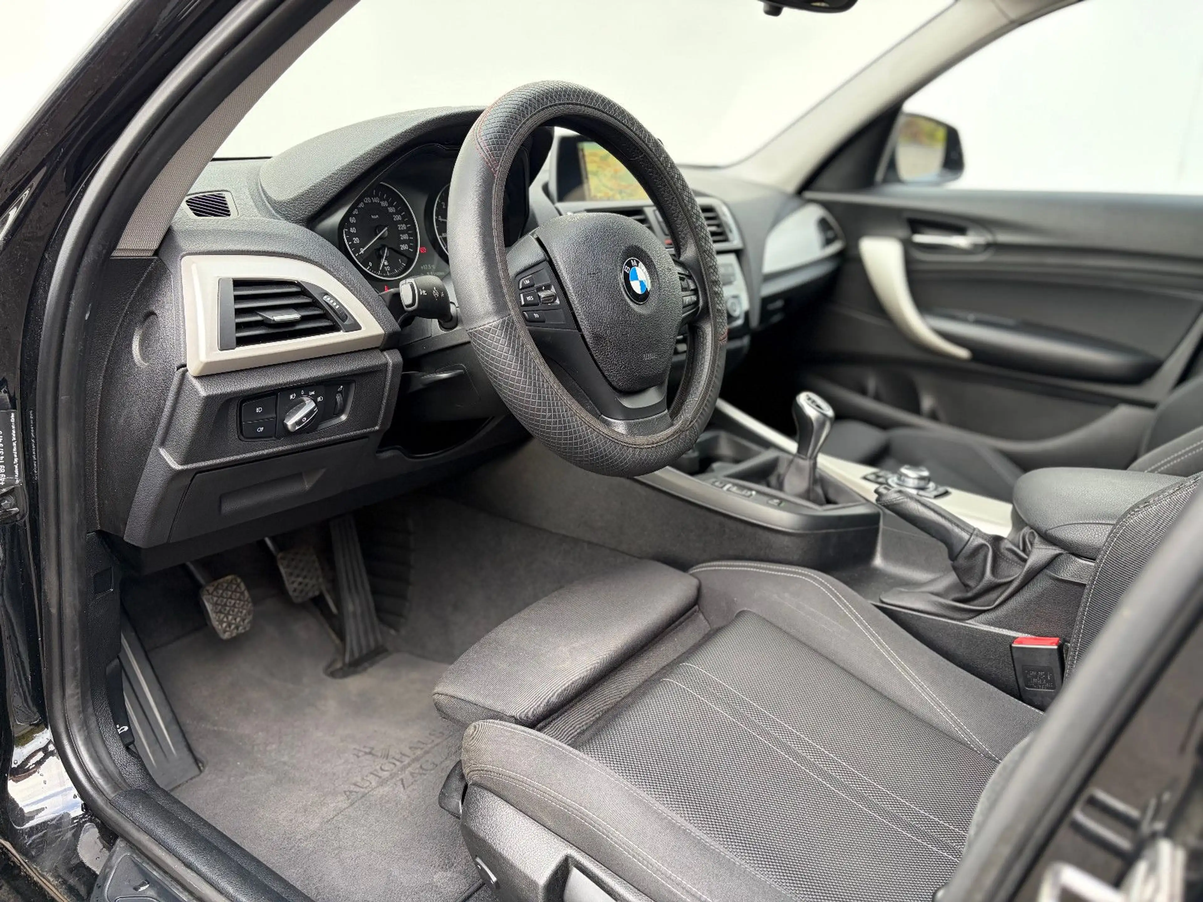 BMW 118 i Lim. Advantage*NAVI*LED*PDC* — photo 18