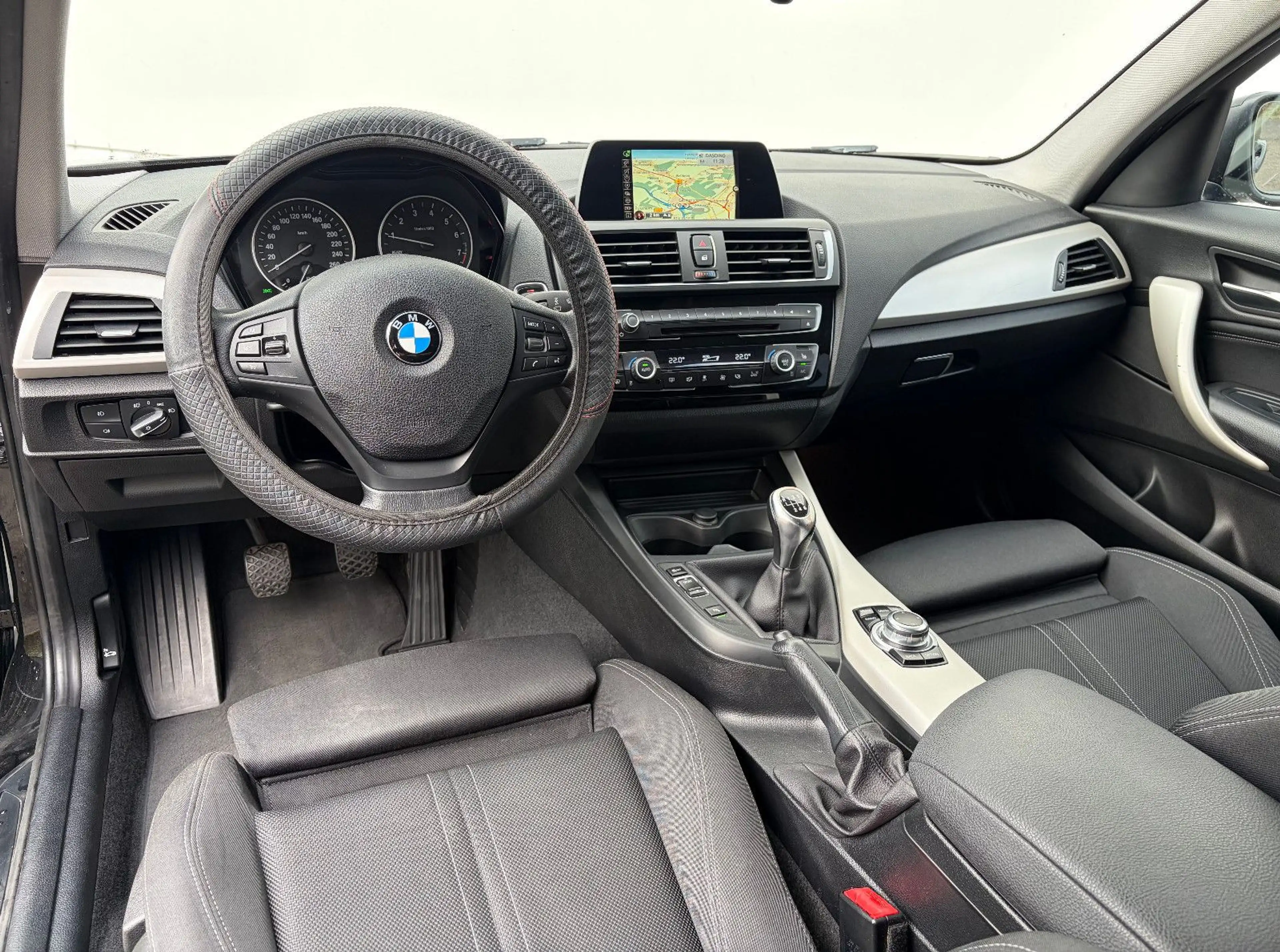 BMW 118 i Lim. Advantage*NAVI*LED*PDC* — photo 21