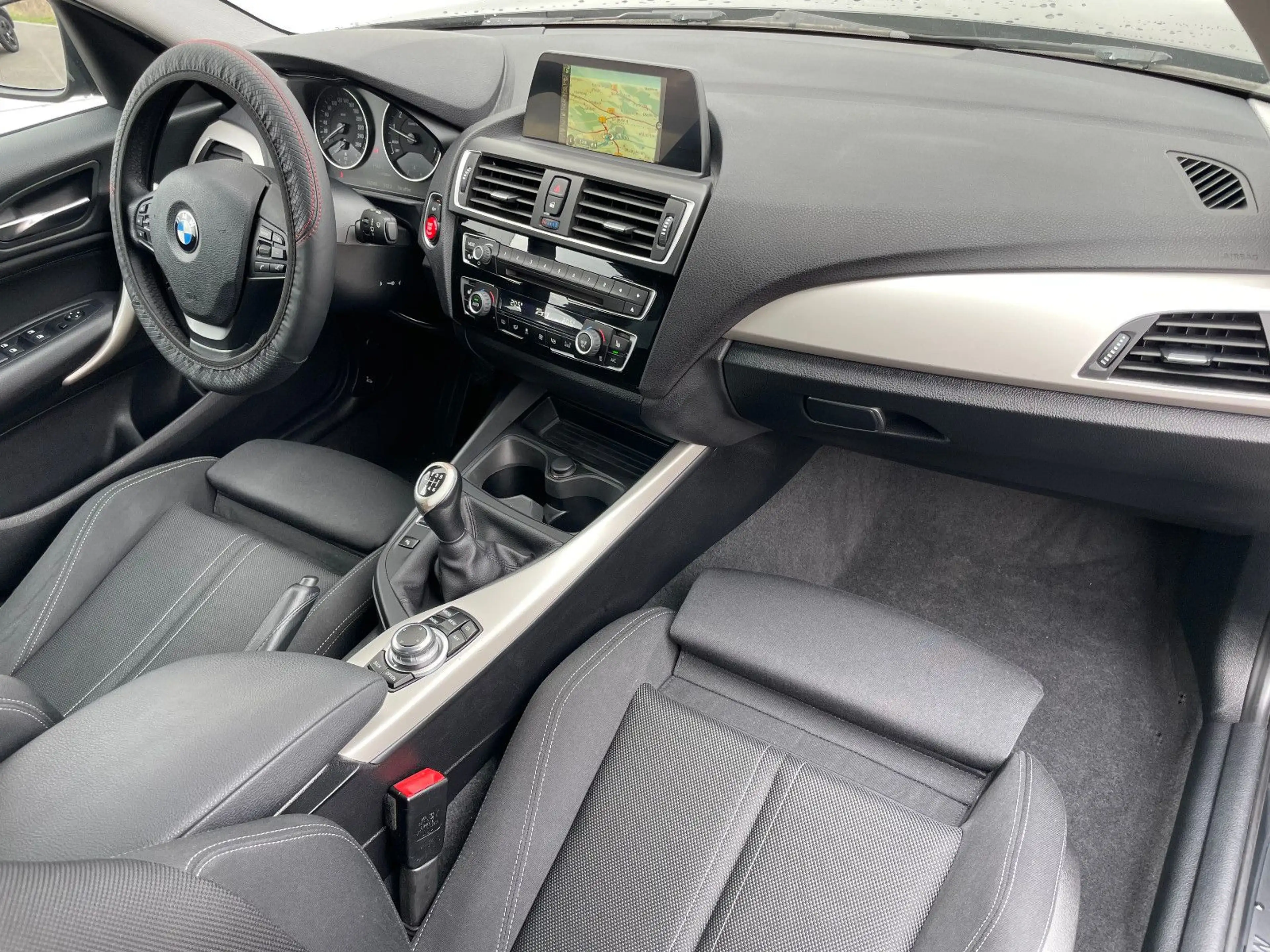 BMW 118 i Lim. Advantage*NAVI*LED*PDC* — photo 8