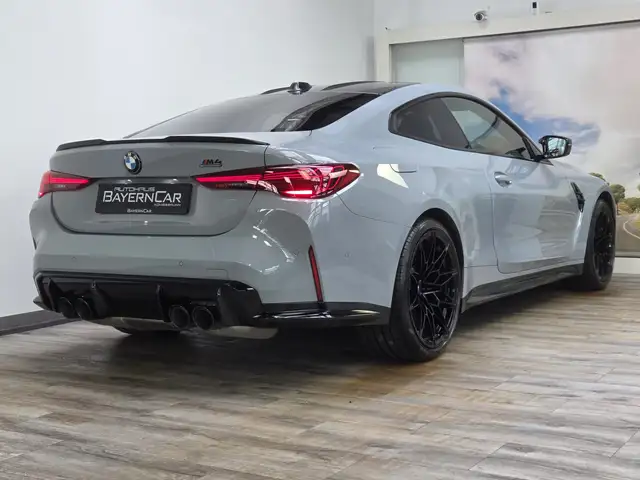 BMW M4 view 7