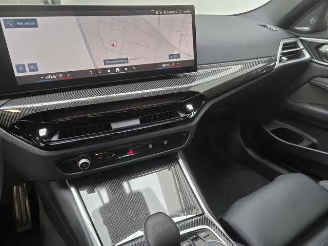 BMW M4 view 11