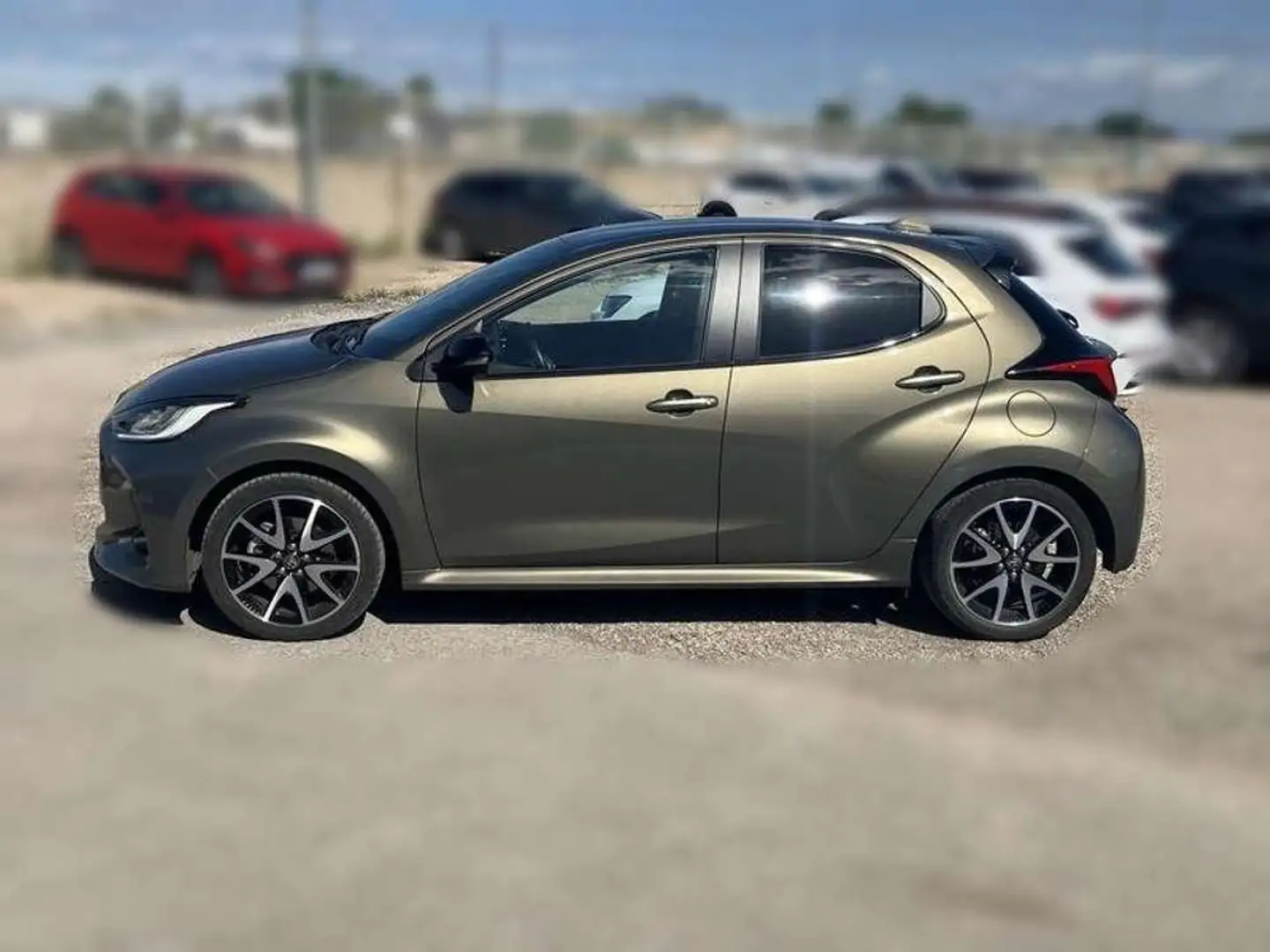 Toyota Yaris 120H 1.5 Style Gris - 2