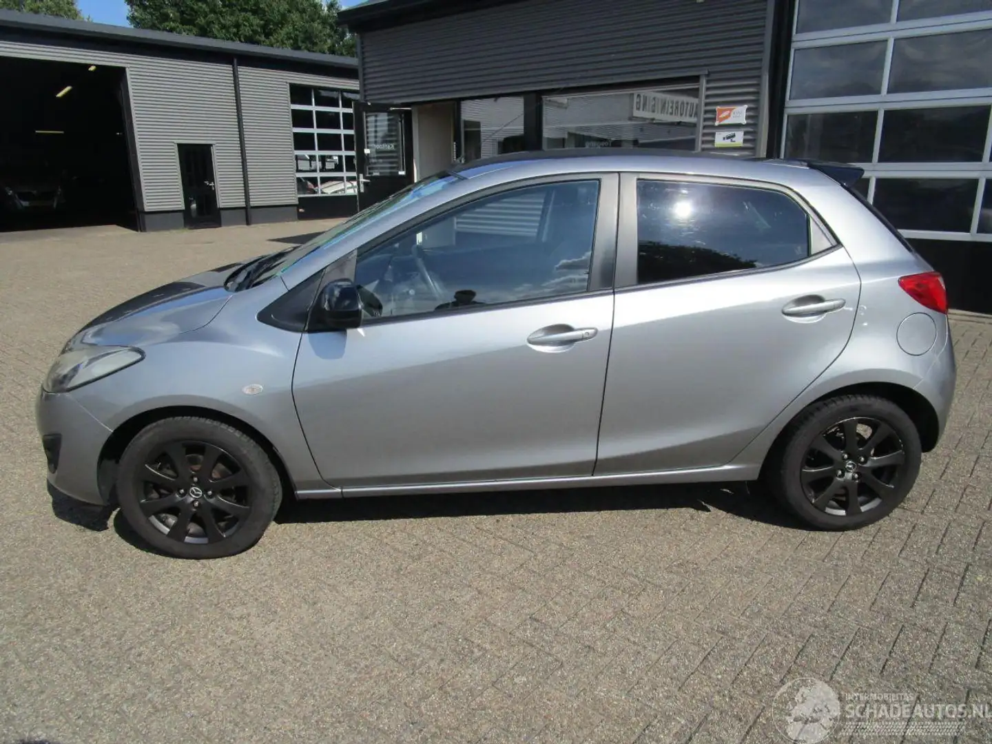 Mazda 2 1.3 Color Edition 5drs Gris - 2