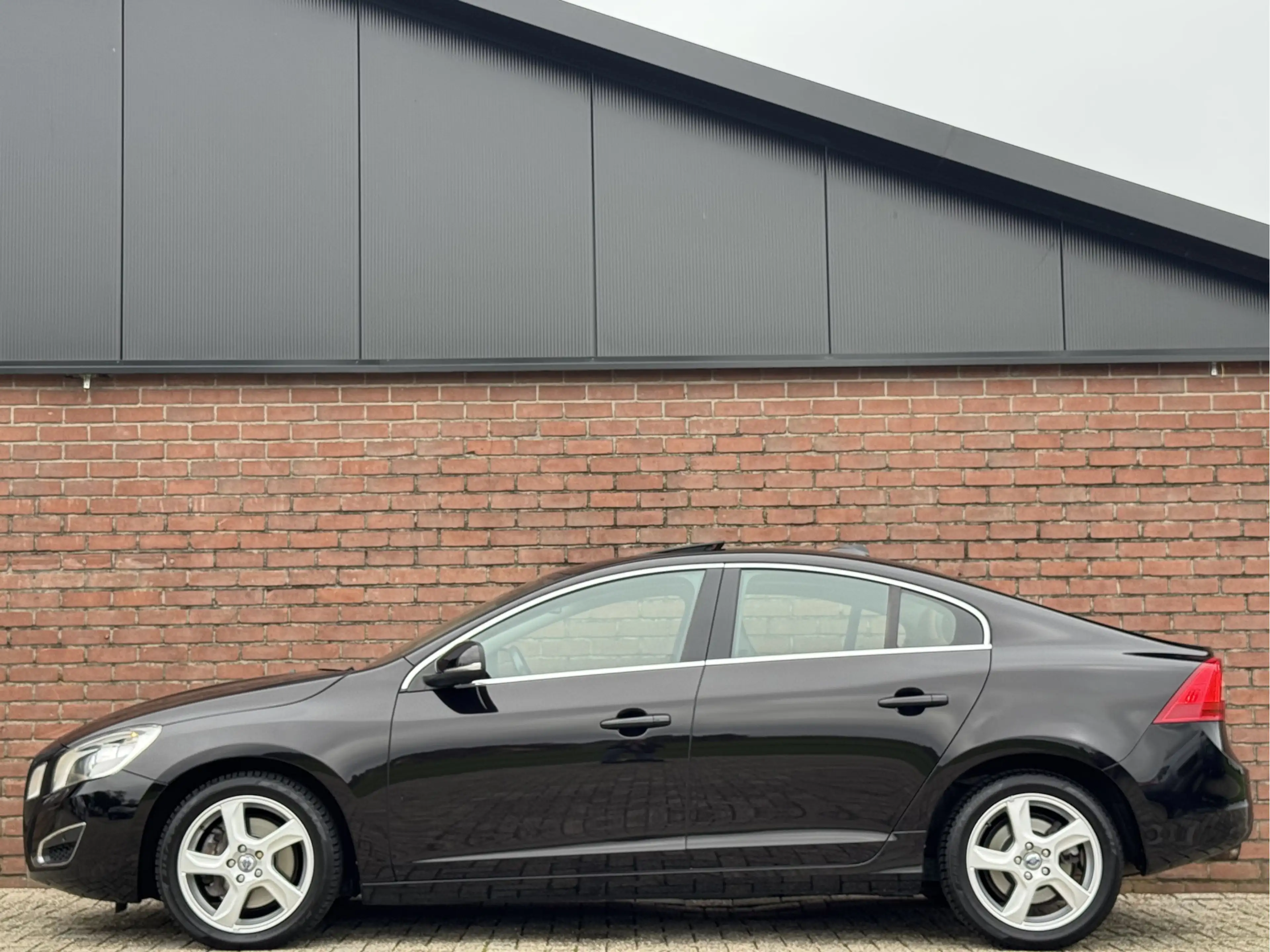 Volvo S60 2.0T SUMMUM | LEDER! | PANODAK! | XENON! | NAVI! — photo 3