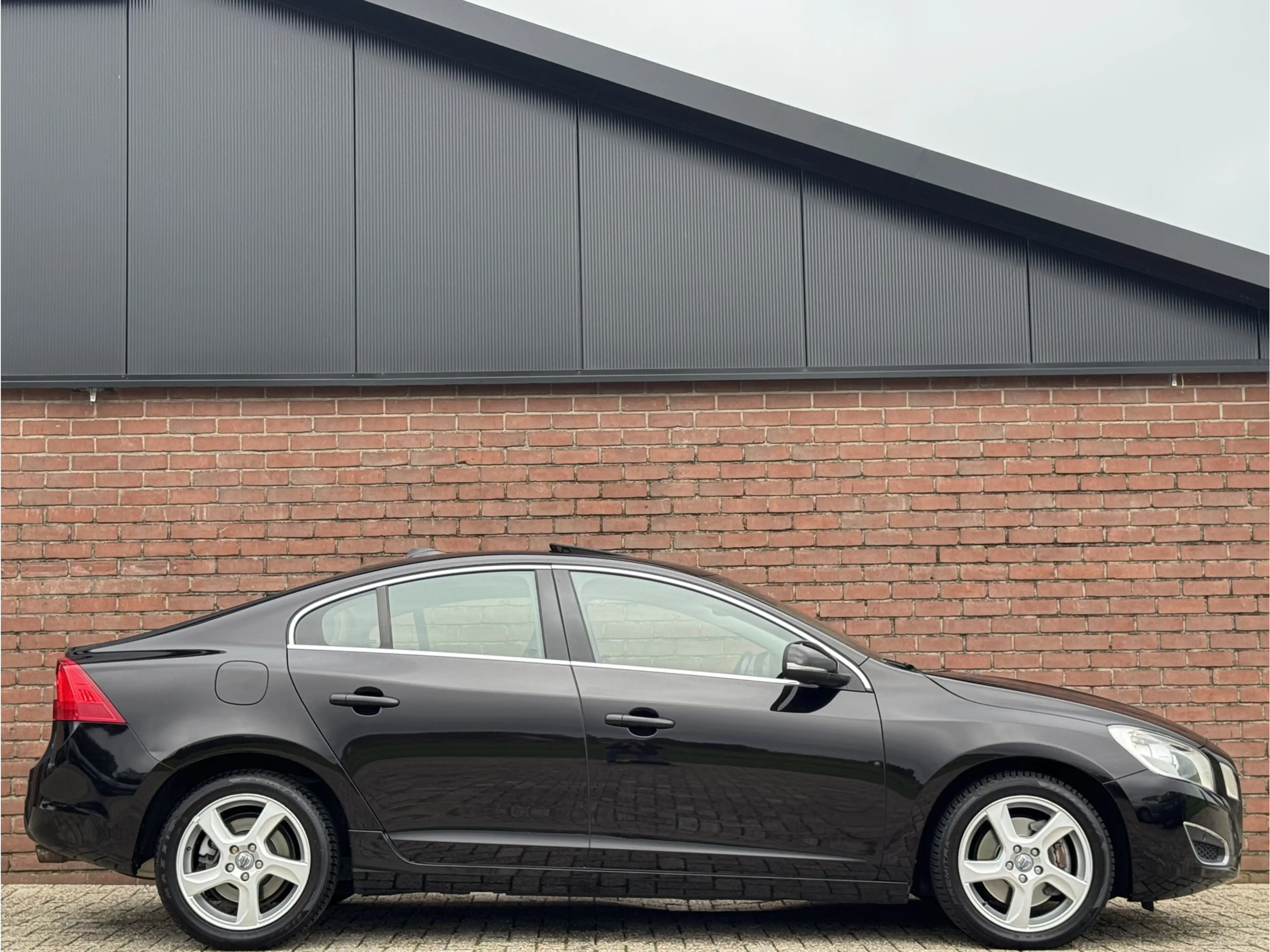 Volvo S60 2.0T SUMMUM | LEDER! | PANODAK! | XENON! | NAVI! — photo 7