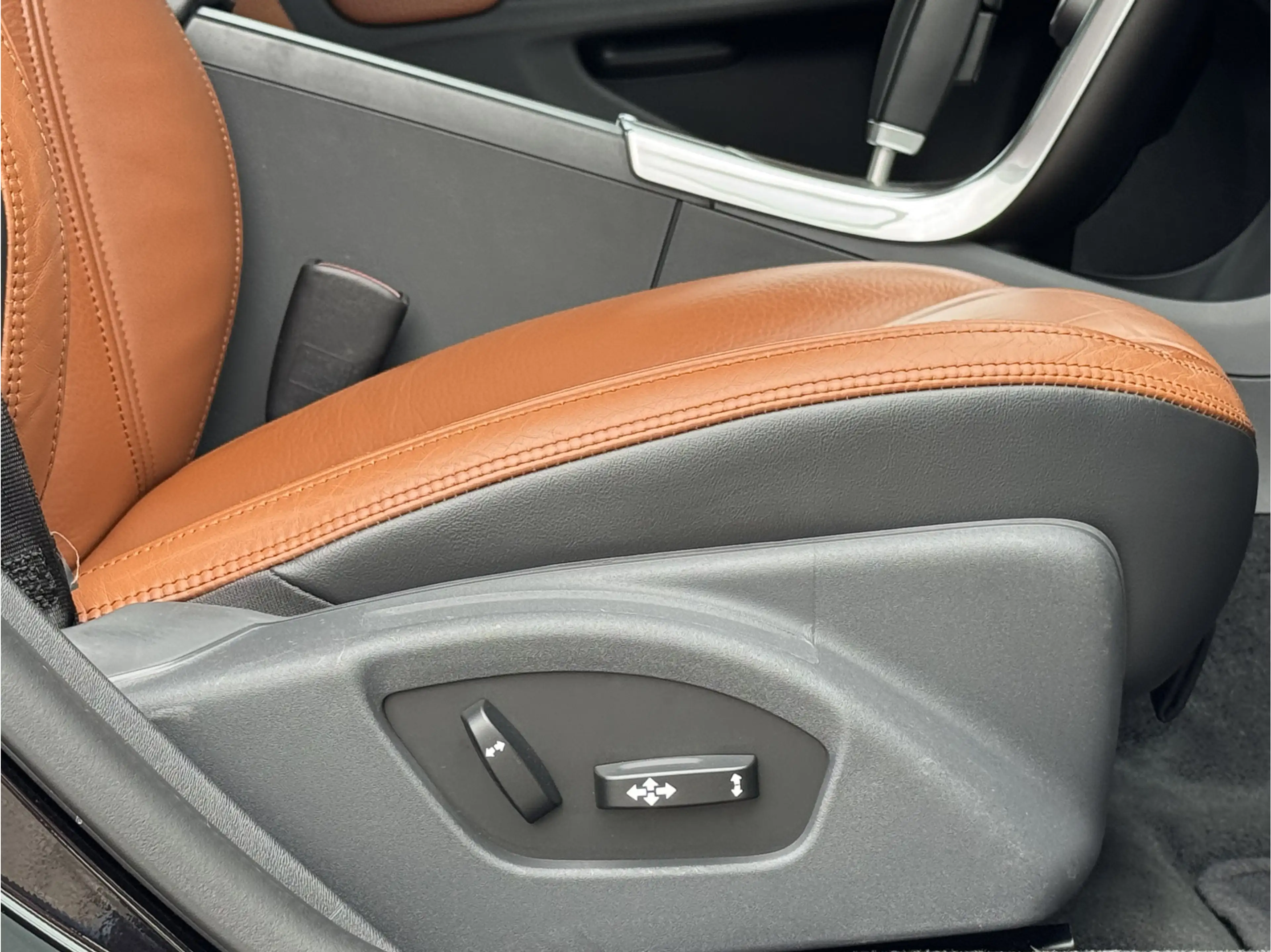 Volvo S60 2.0T SUMMUM | LEDER! | PANODAK! | XENON! | NAVI! — photo 30