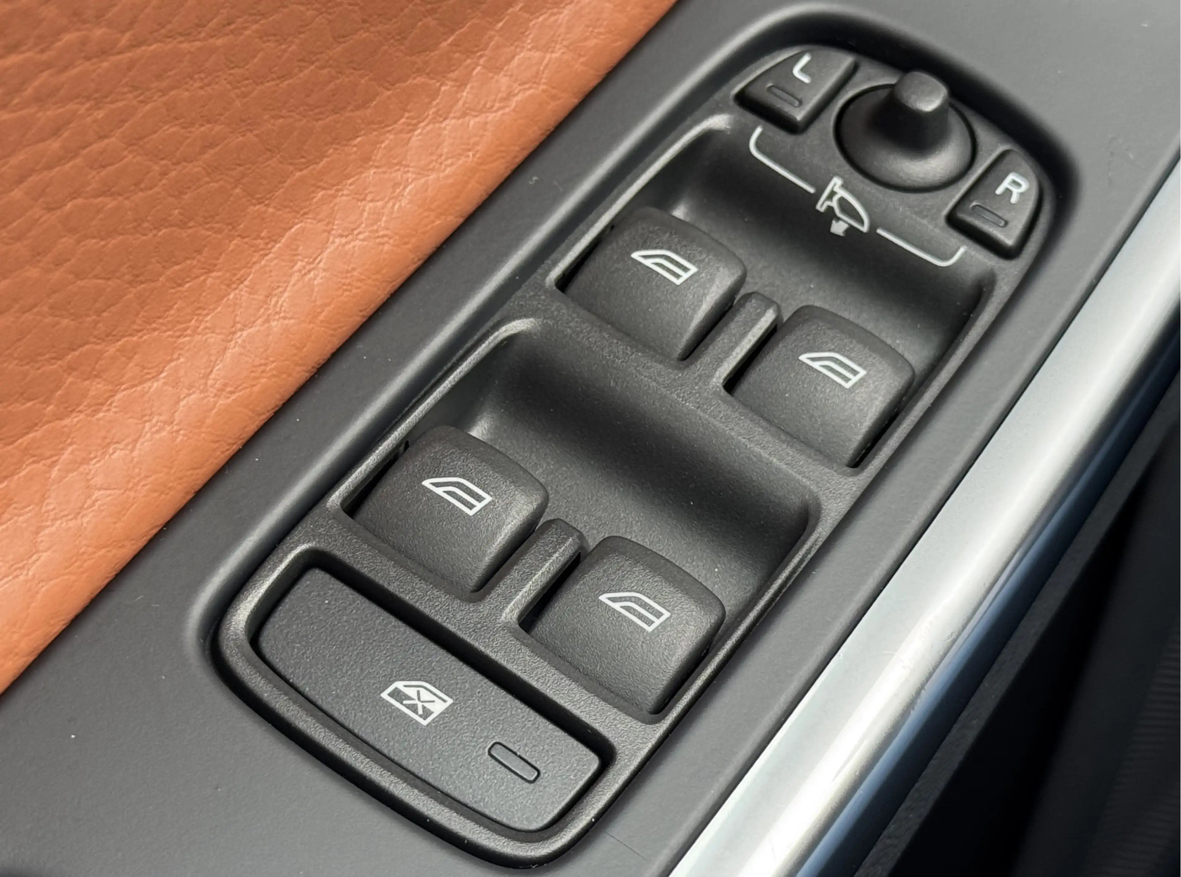 Volvo S60 2.0T SUMMUM | LEDER! | PANODAK! | XENON! | NAVI! — photo 24