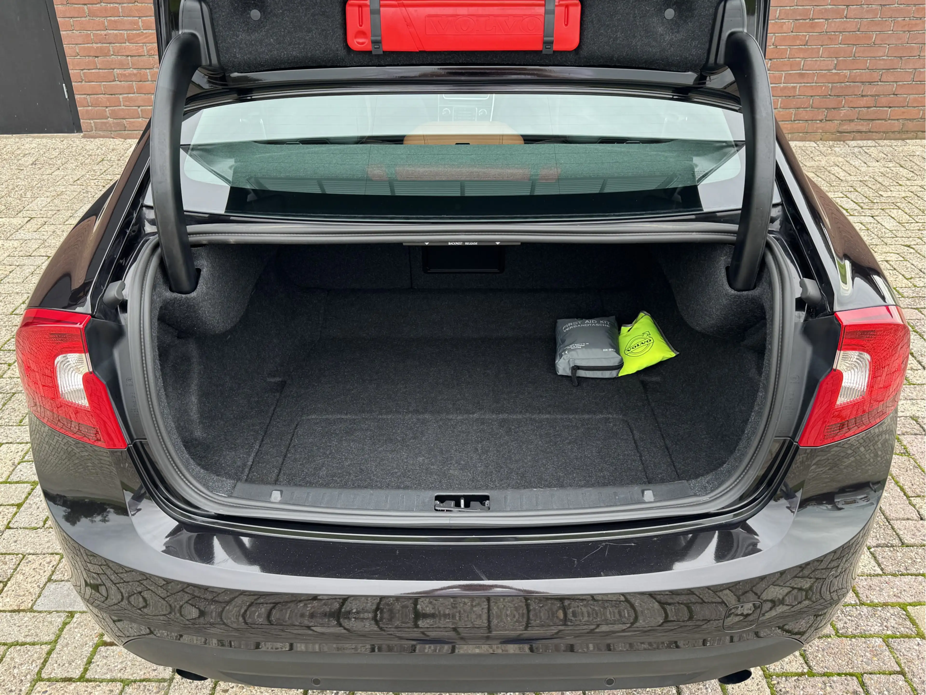 Volvo S60 2.0T SUMMUM | LEDER! | PANODAK! | XENON! | NAVI! — photo 32