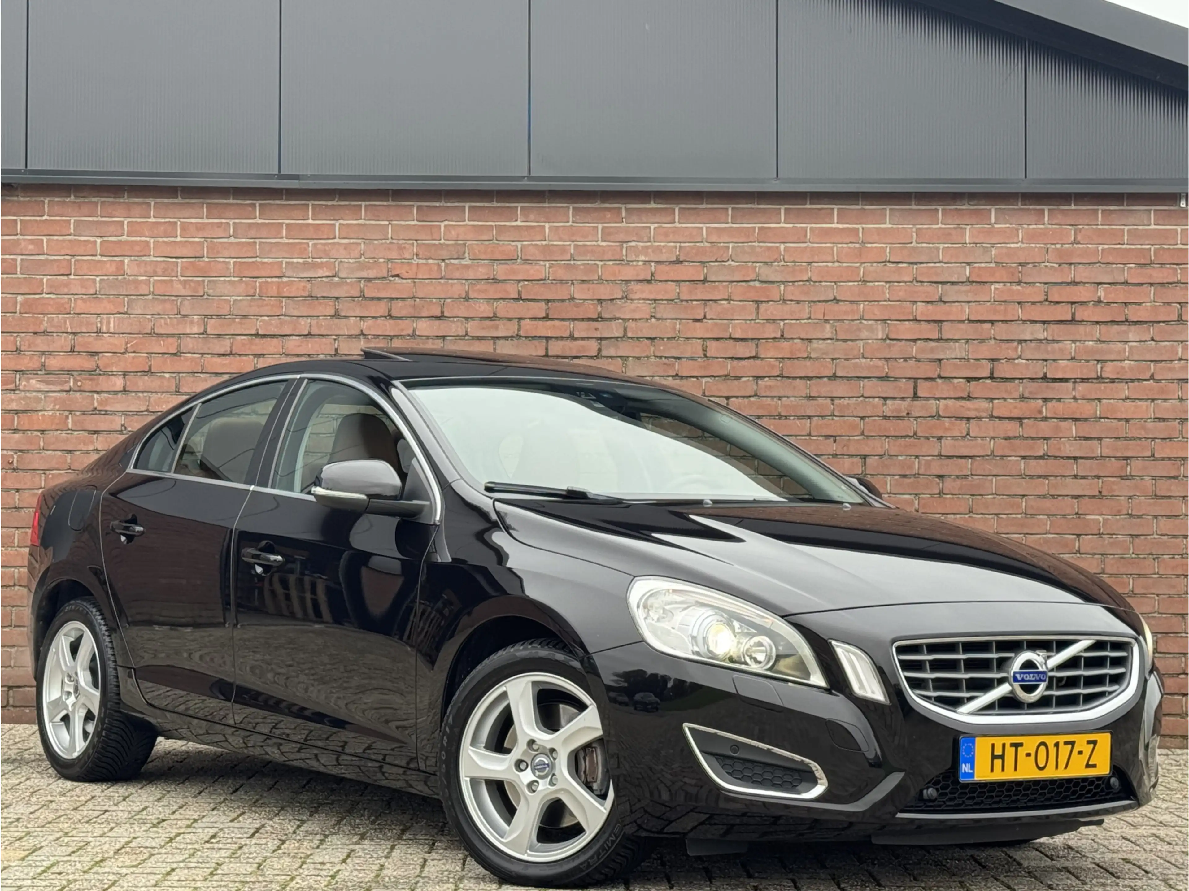 Volvo S60 2.0T SUMMUM | LEDER! | PANODAK! | XENON! | NAVI! — photo 4