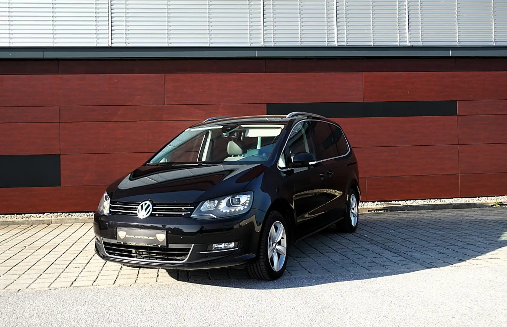 Volkswagen Sharan Highline BMT 2,0 TDI DPF DSG, Standheizung, Led... Чорний - 2