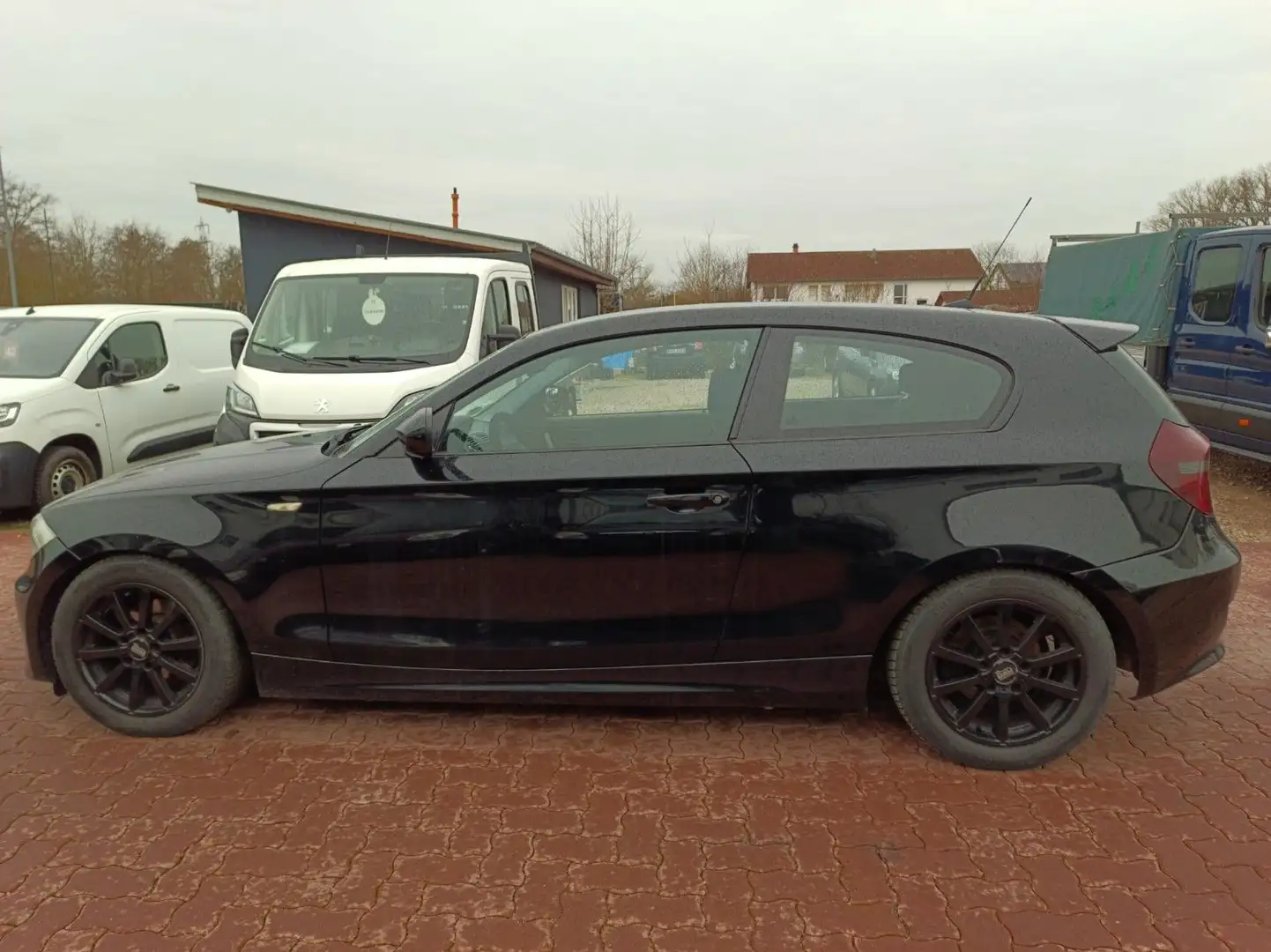 BMW 116 i Advantage*Klima*Gewindefahrwerk*Navi Schwarz - 2
