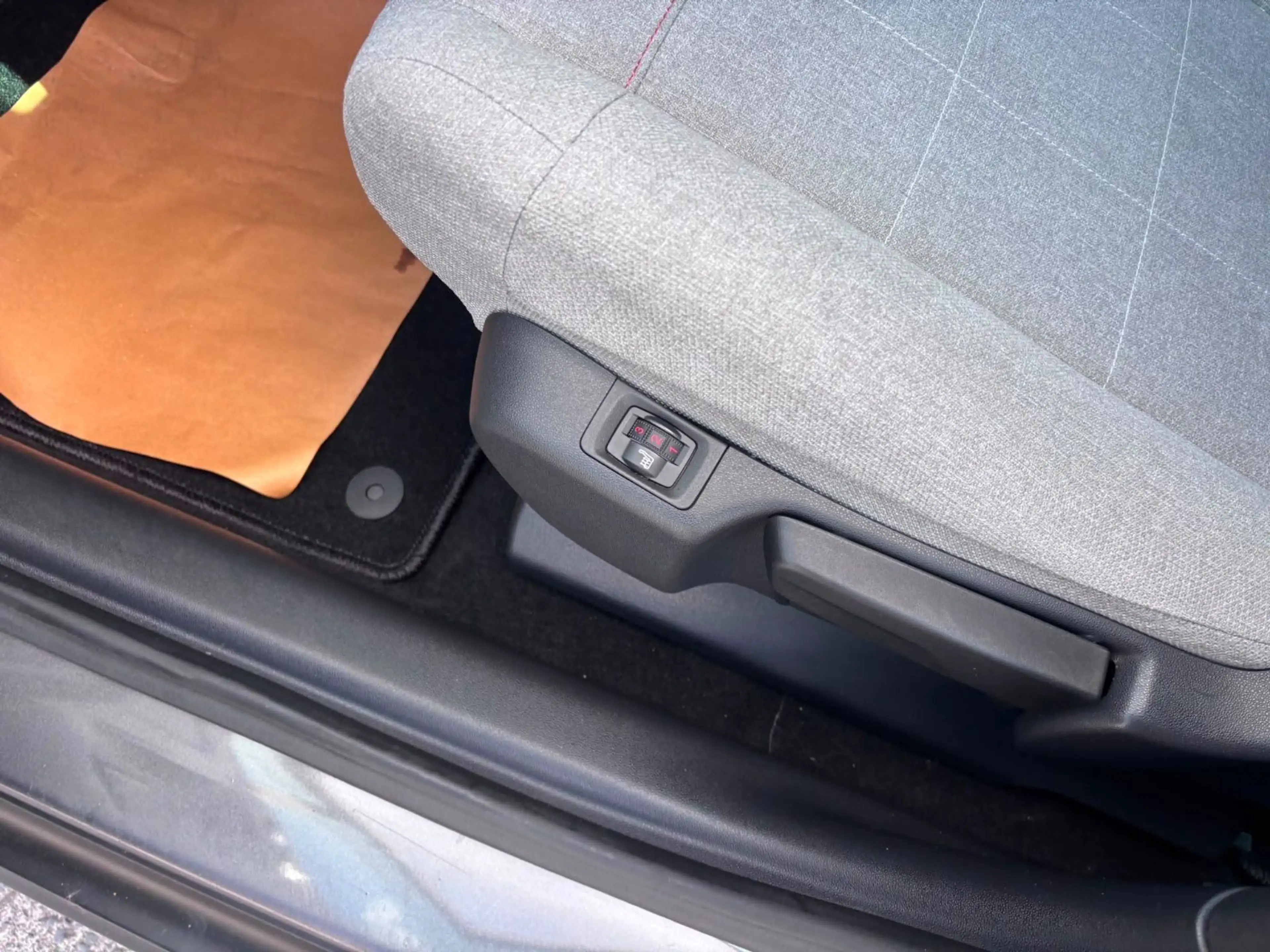 Citroen C3 Aircross Shine **NAVI*KLIMA*SHZ*2-HAND** — photo 14