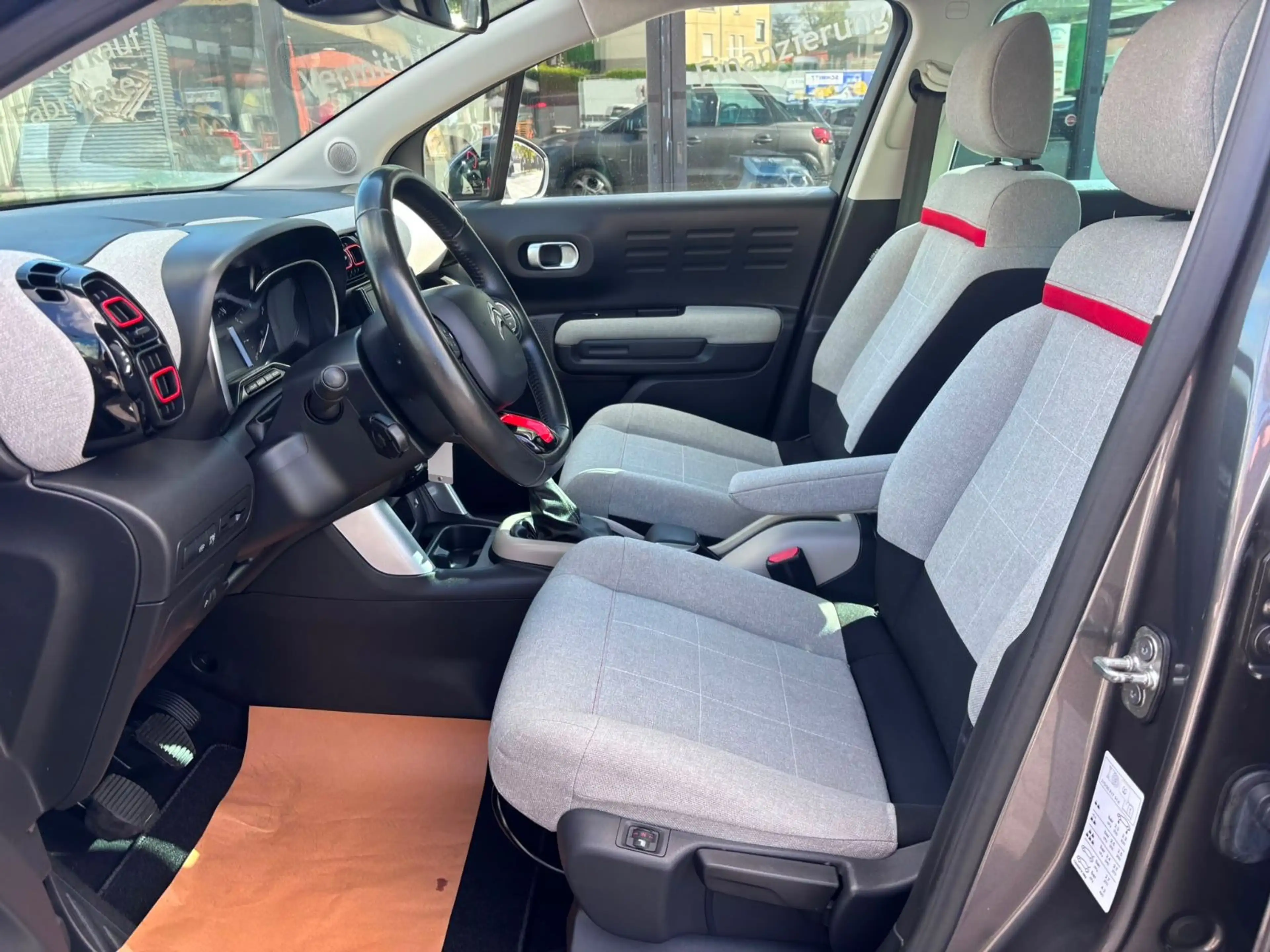 Citroen C3 Aircross Shine **NAVI*KLIMA*SHZ*2-HAND** — photo 11