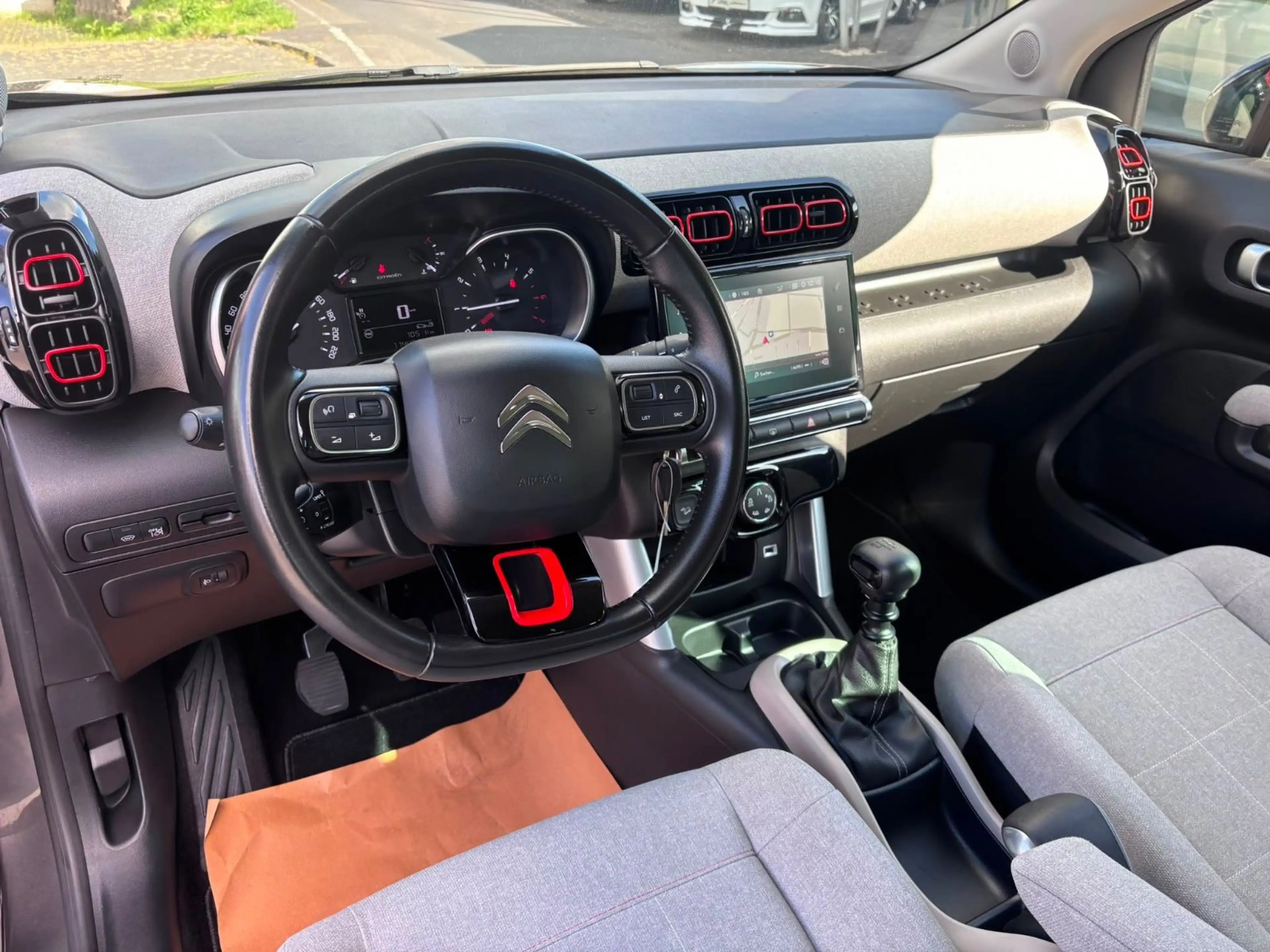 Citroen C3 Aircross Shine **NAVI*KLIMA*SHZ*2-HAND** — photo 12