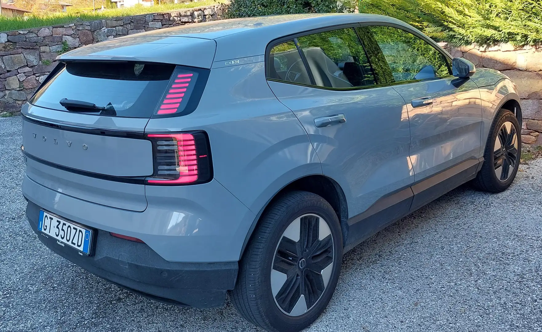 Volvo EX30 EX30 Single Motor Extended Range Core rwd Grigio - 2