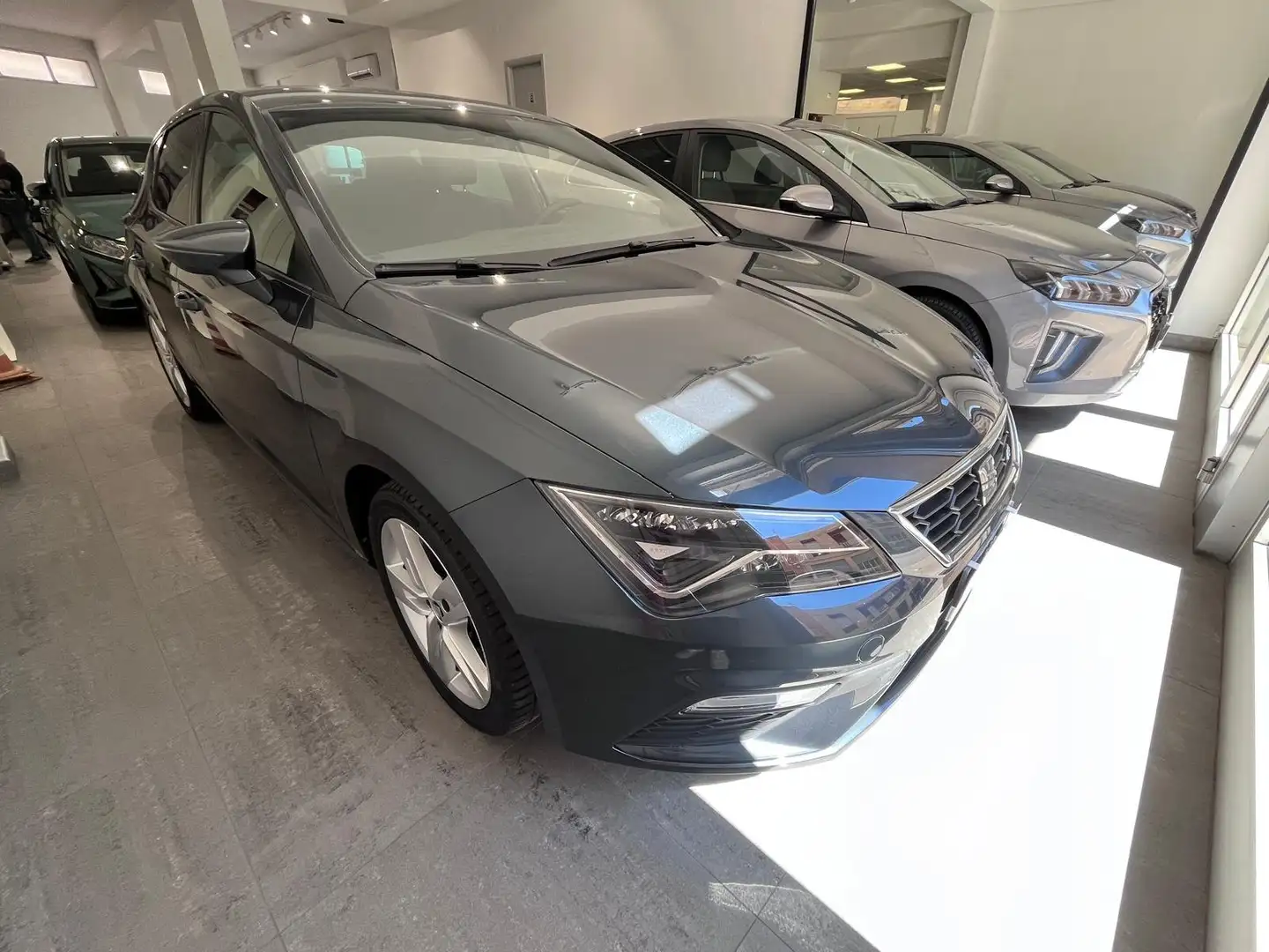 SEAT Leon Leon III 2017 1.6 tdi FR 115cv dsg Gris - 1