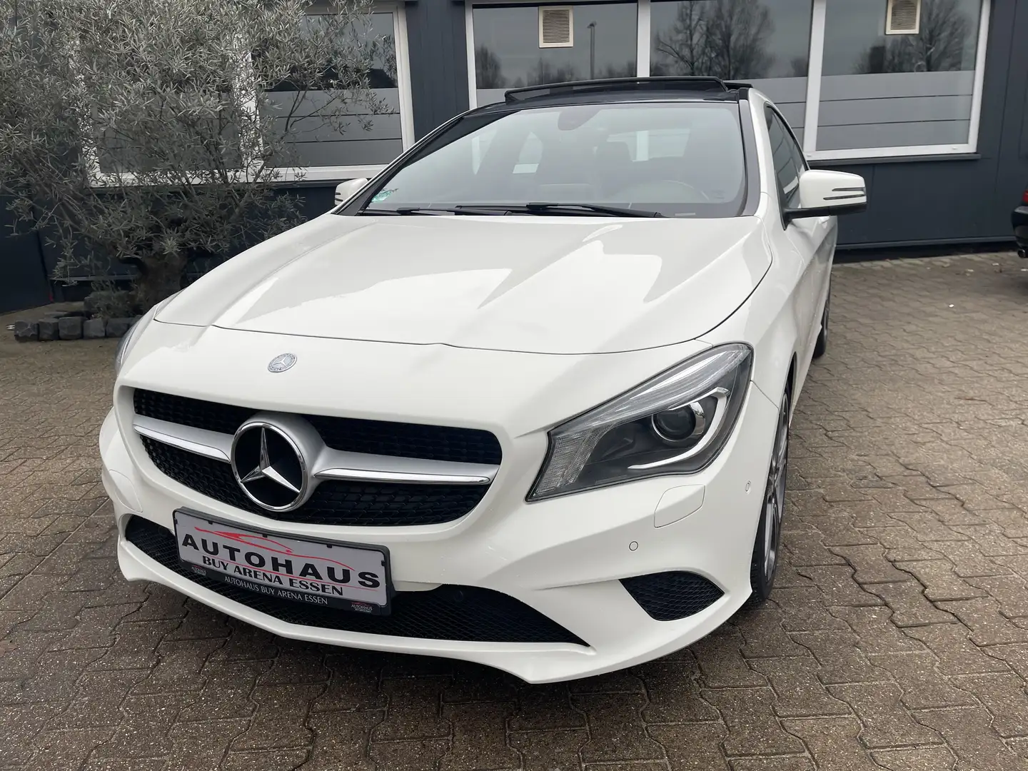 Mercedes-Benz CLA 180 Urban 2.H Weiss Panorama Navi Leder Xenon S-Heft Weiß - 1