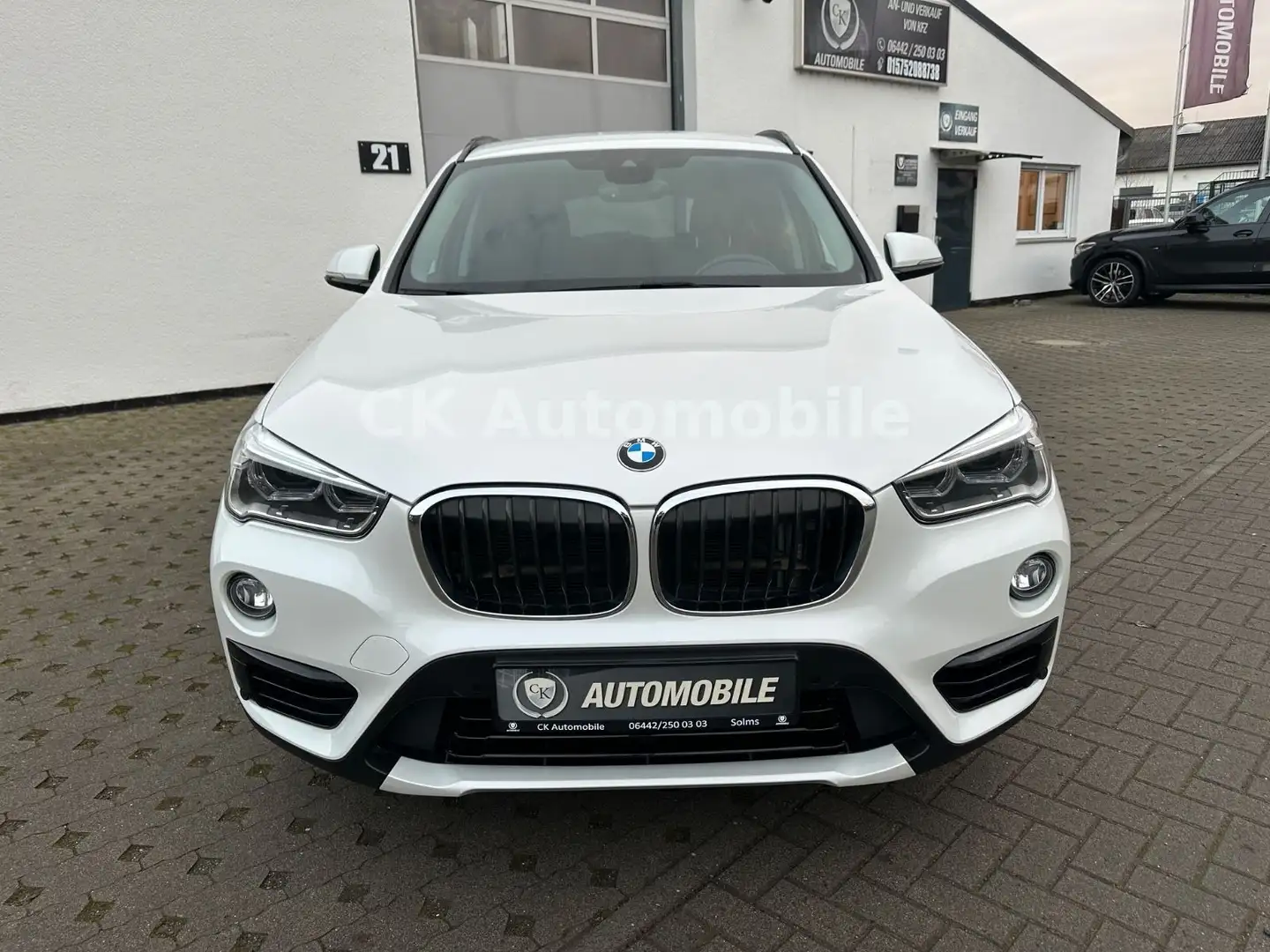 BMW X1 sDrive 20i Sport-Line/Shadow-Line/Navi/LED Blanc - 2