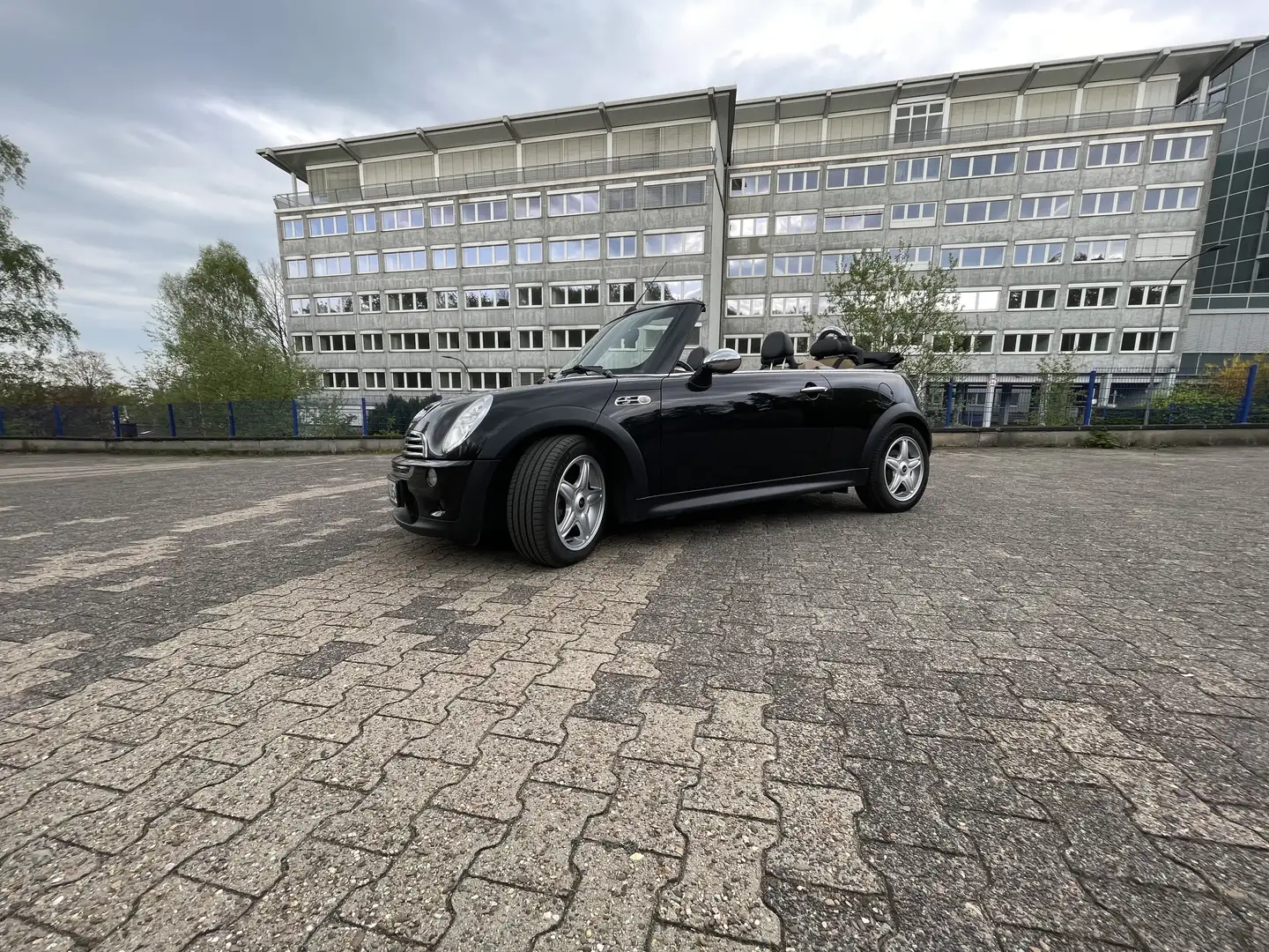 MINI Cooper C Cabrio Schwarz - 2