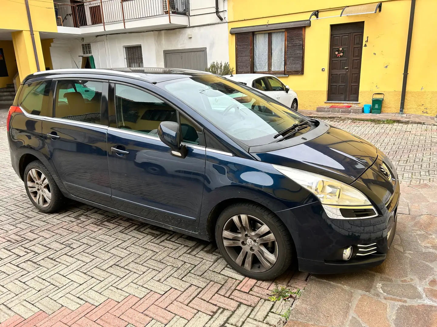 Peugeot 5008 5008 I 2009 2.0 hdi 16v Allure (feline) 150cv Blu/Azzurro - 2