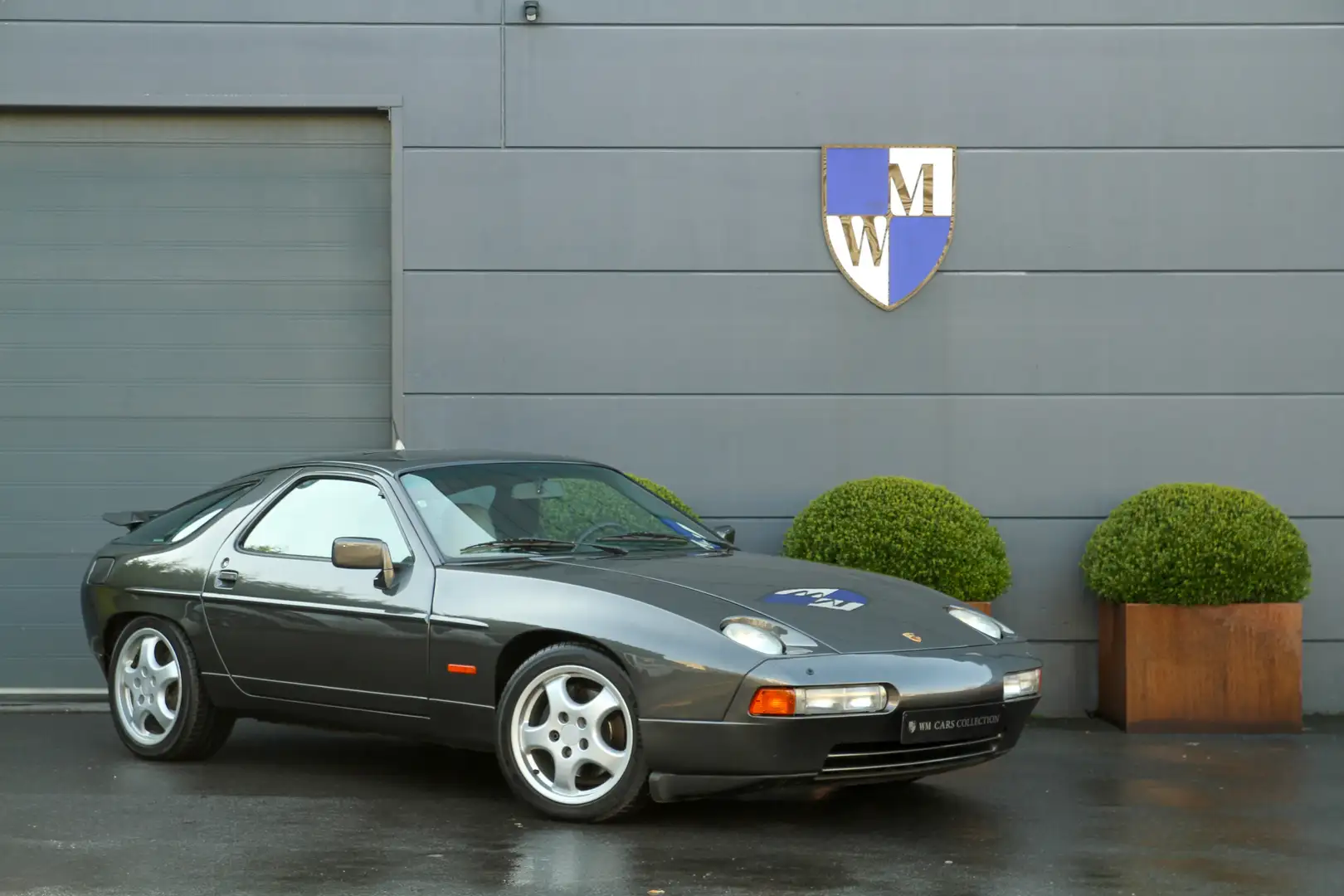 Porsche 928 S4 Coupé - V8 5.0l Grau - 1