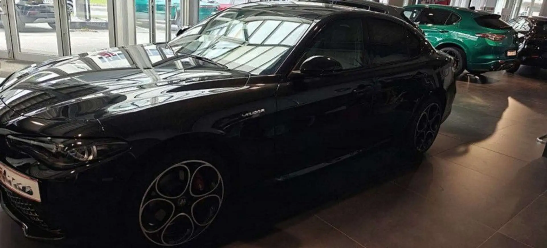 Alfa Romeo Giulia Veloce 2,0 16V 280 AT8 Q4 Schwarz - 1