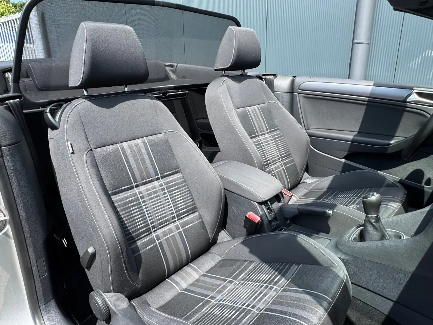 Volkswagen Golf Cabriolet 1.2 TSI * Cruise * Navi * PDC * Grijs - 2