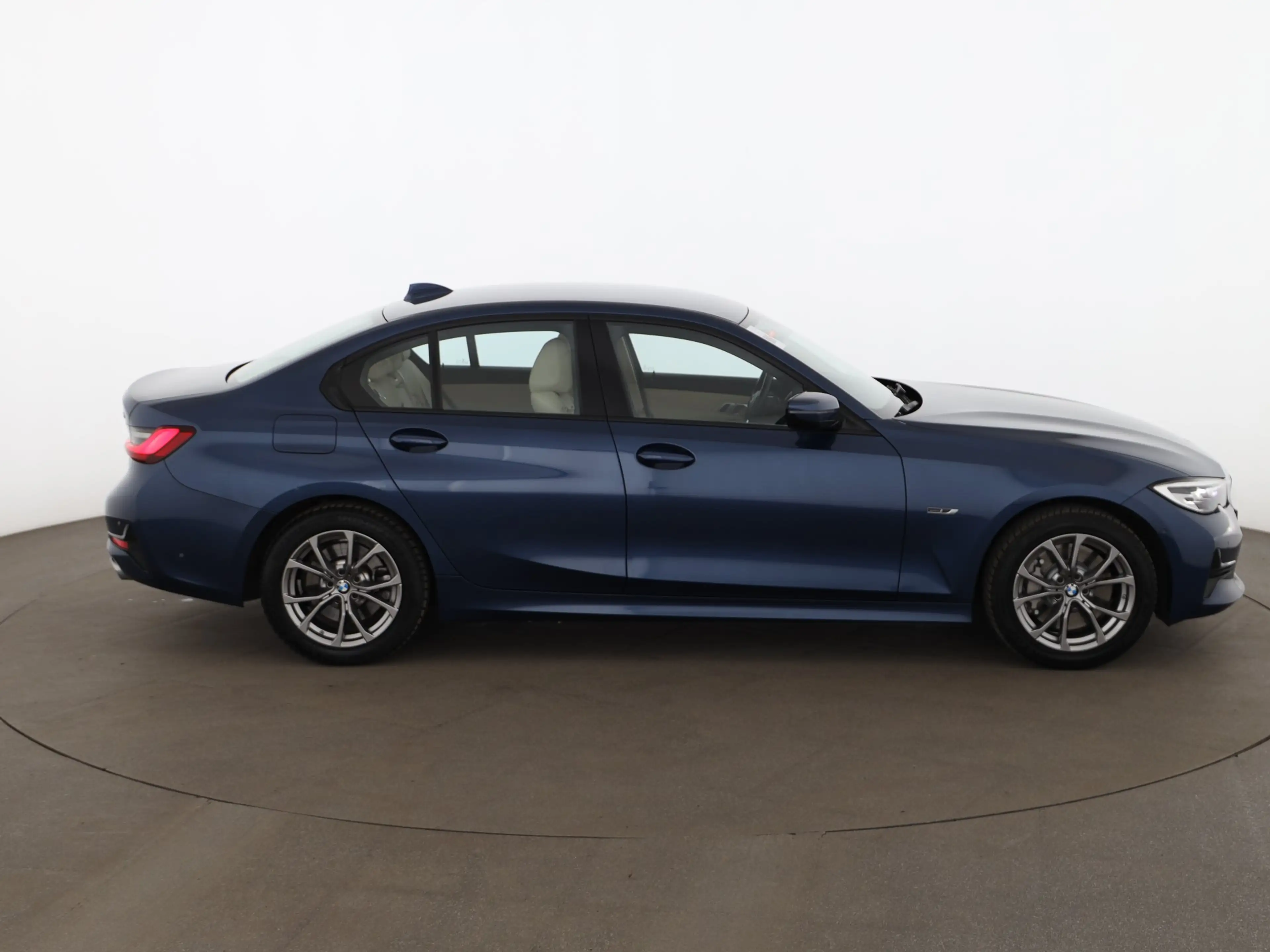 BMW 330 e Limousine Sport Line Aut LED LEDER NAVI — photo 4