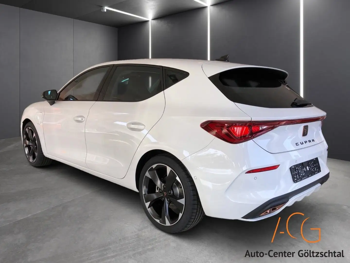 CUPRA Leon CUPRA Leon 1.4 e-HYBRID 150 kW (204 PS) 6-Gang-DSG Weiß - 2