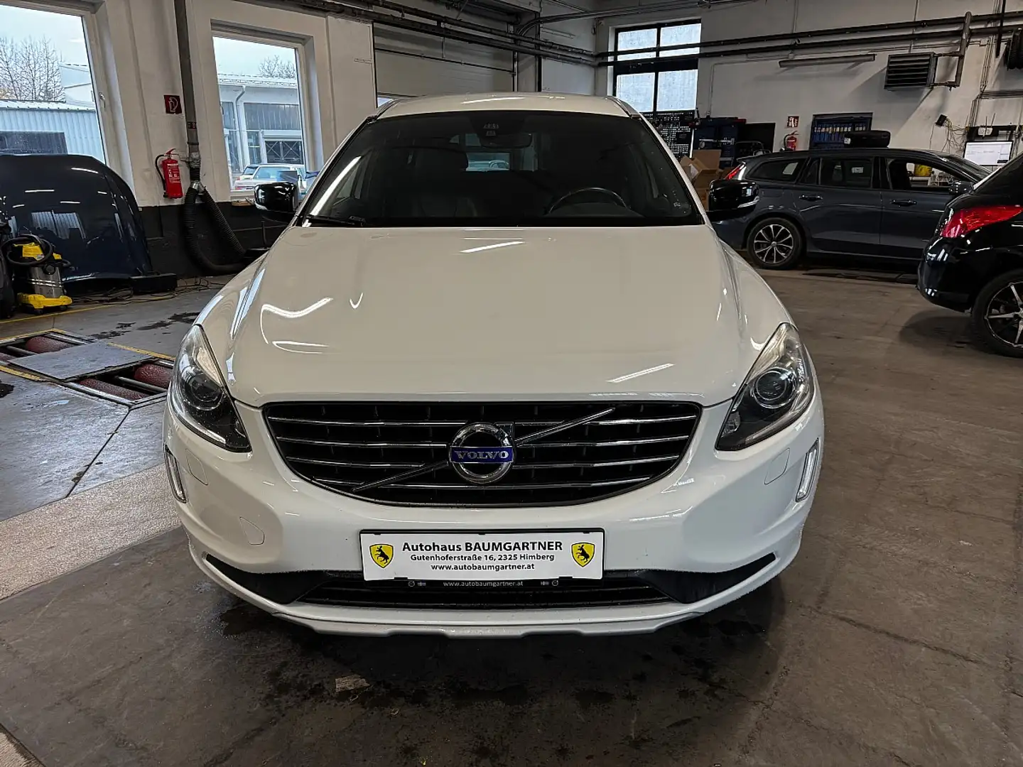 Volvo XC60 D4 Dynamic Geartronic Frontantrieb Schwarz - 2