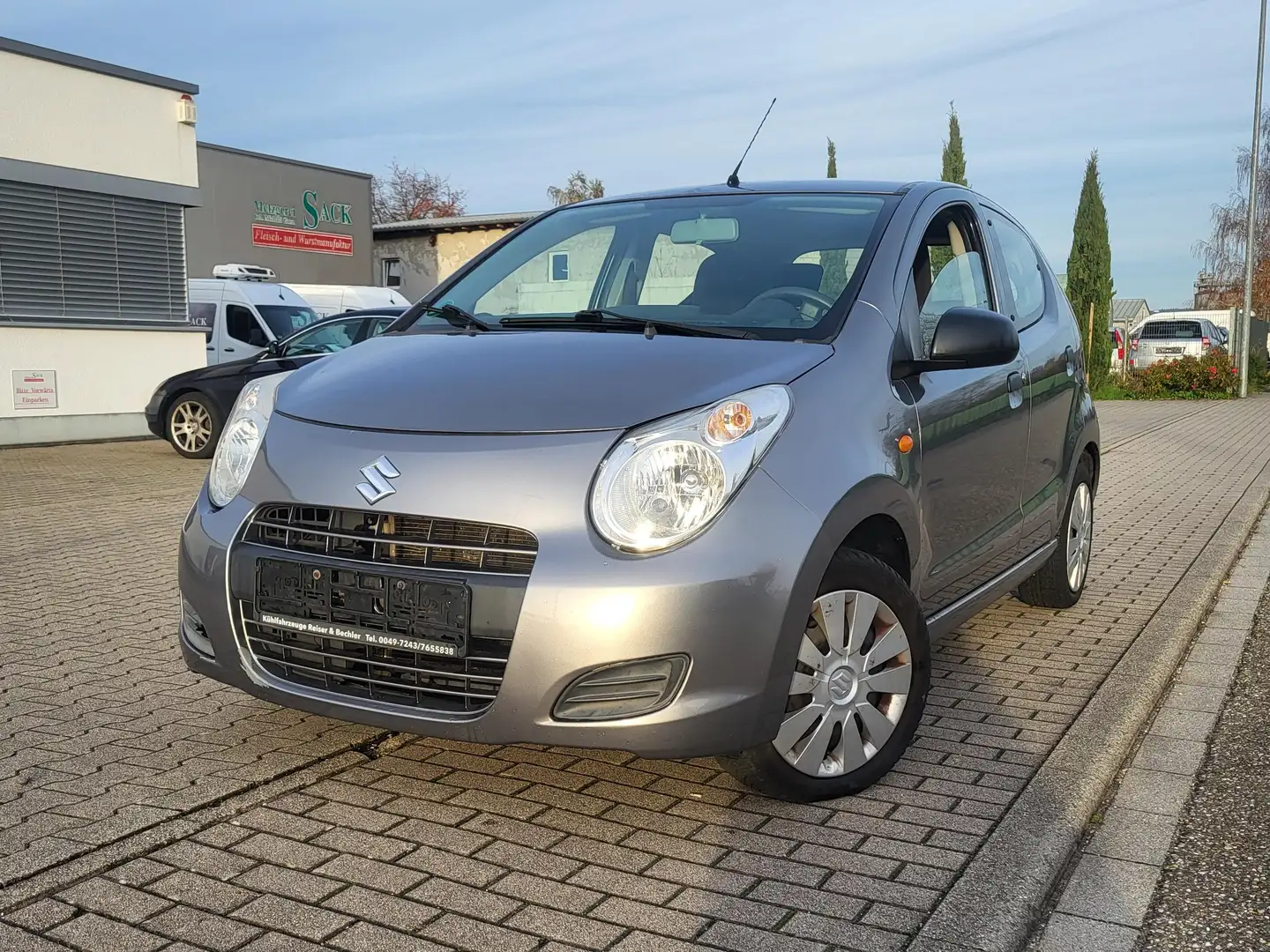 Suzuki Alto Basis Grau - 2