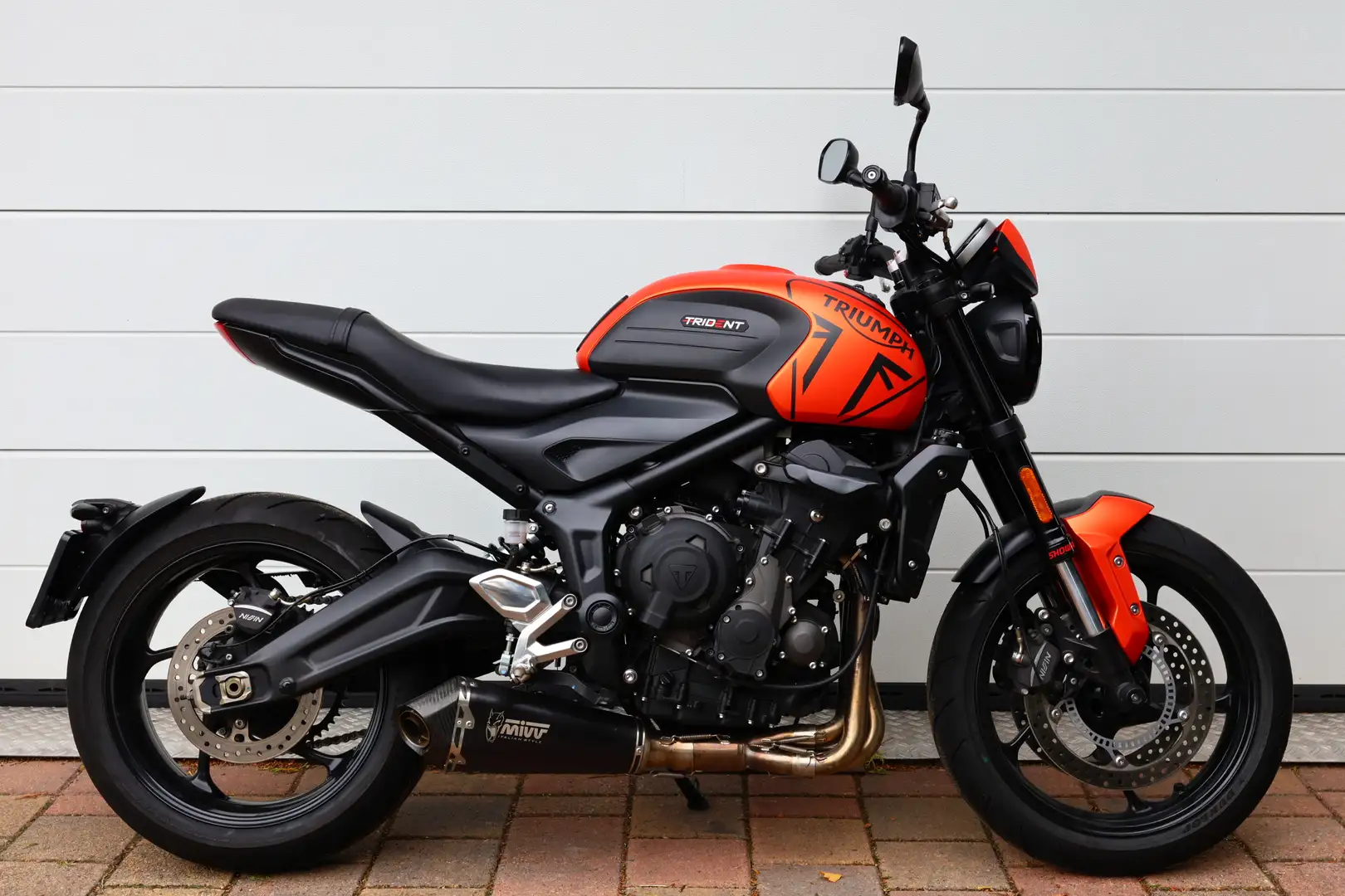 Triumph Trident 660 ABS MIVV EXHAUST Oranje - 1