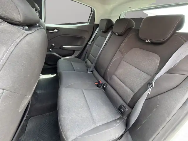 Renault Clio view 15