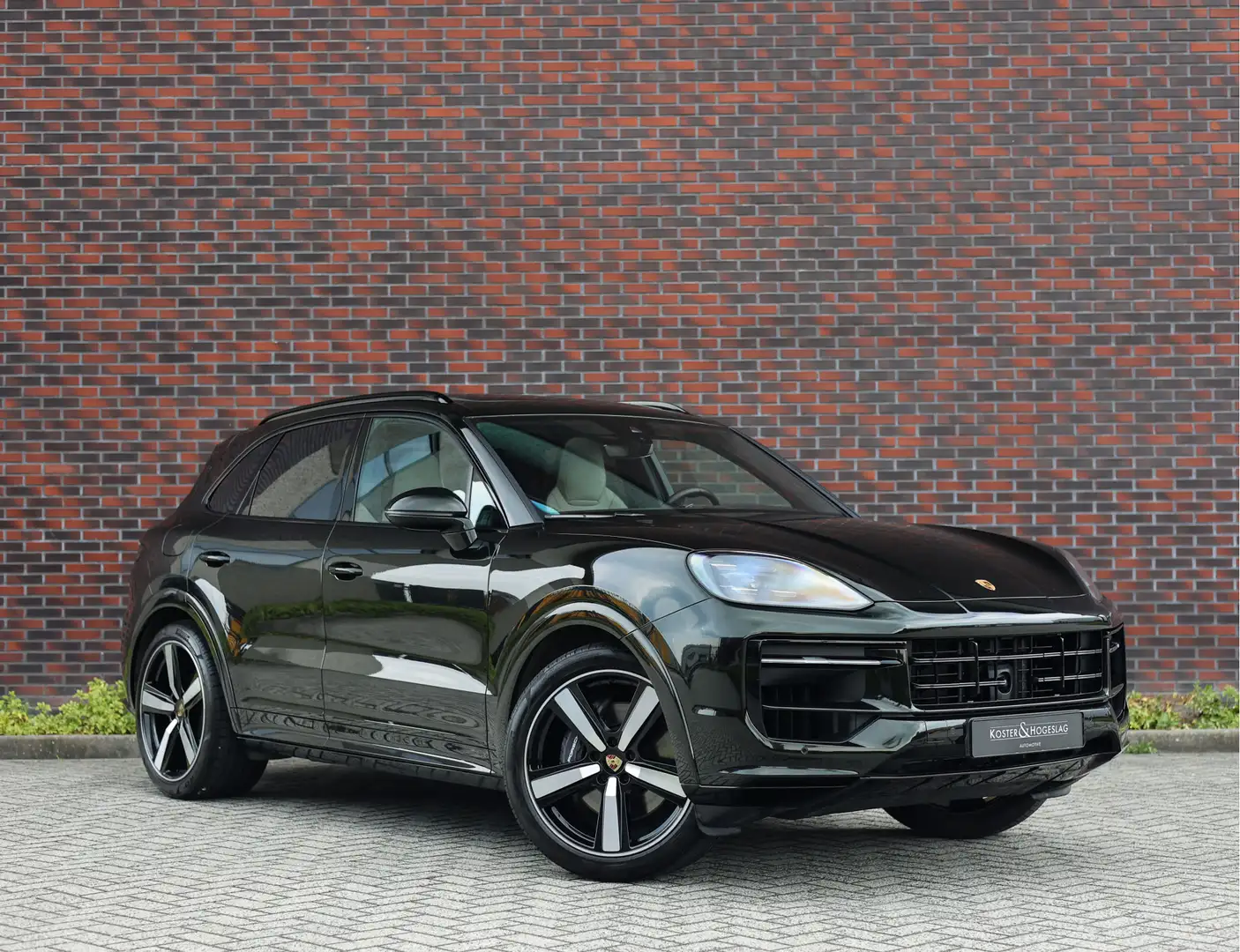 Porsche Cayenne E-Hybrid | PTS Dark Olive - Krijt volleder Vert - 1