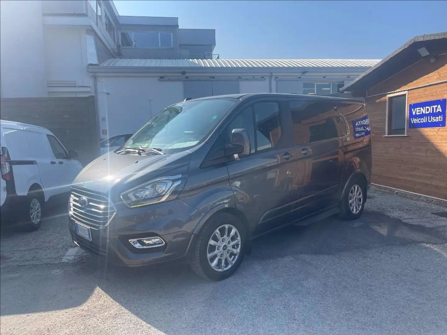 Ford Tourneo Custom 320 2.0 tdci 185cv Titanium L1H1 auto E6.2 Grigio - 1