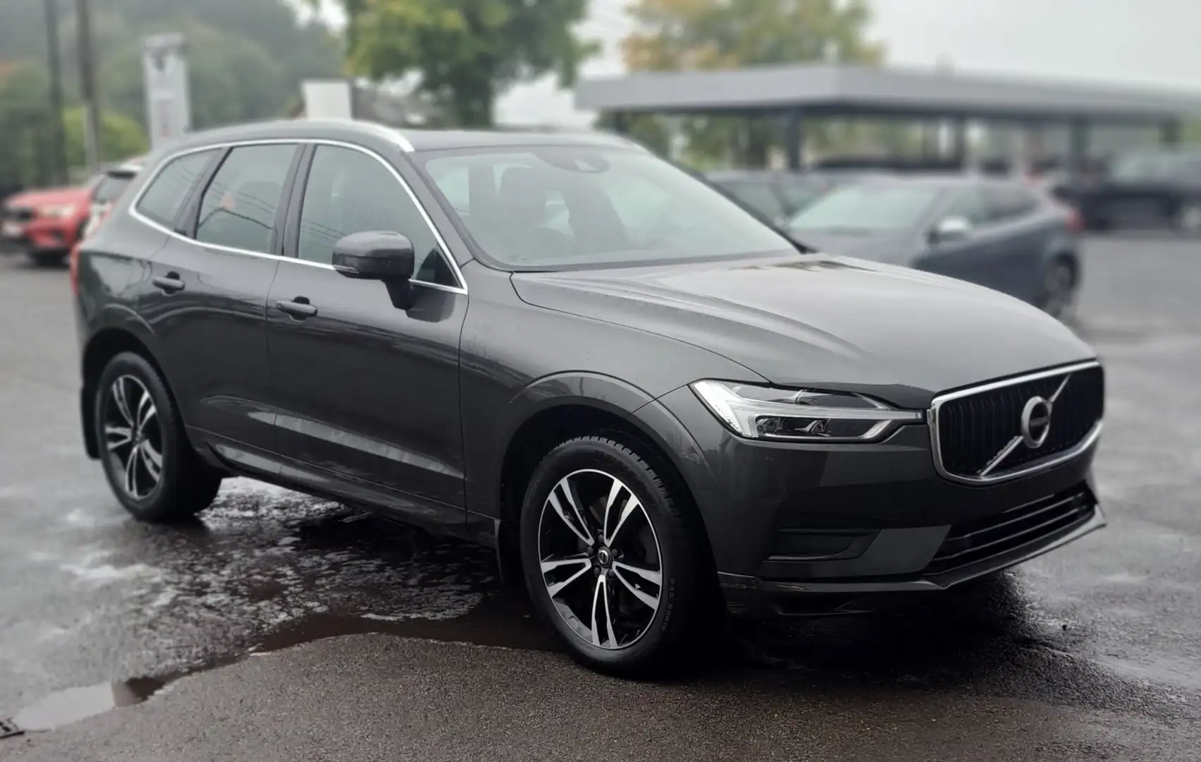 Volvo XC60 MOMENTUM PRO Gris - 1
