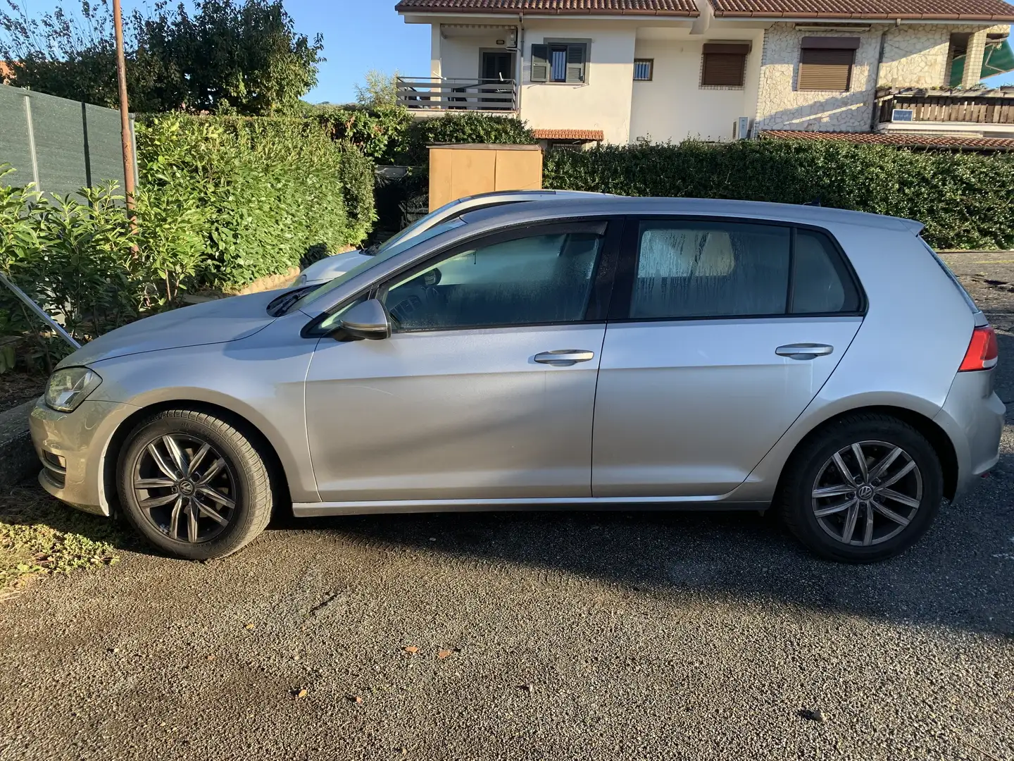Volkswagen Golf 5p 1..6 blu Motion tdi Highline 110cv auto - 2