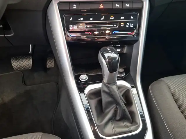 Volkswagen T-Roc view 12