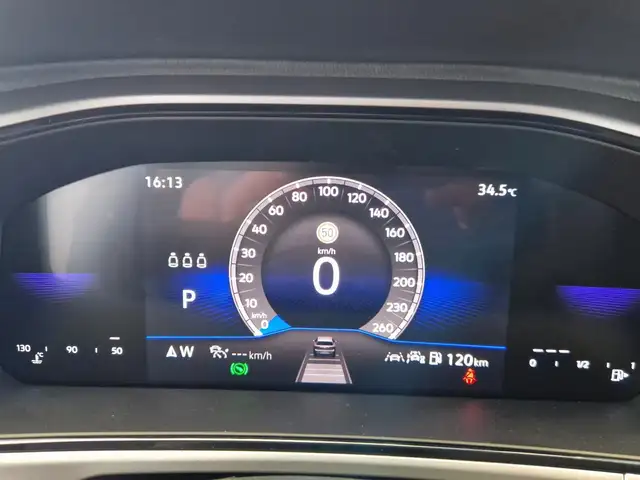 Volkswagen T-Roc view 11
